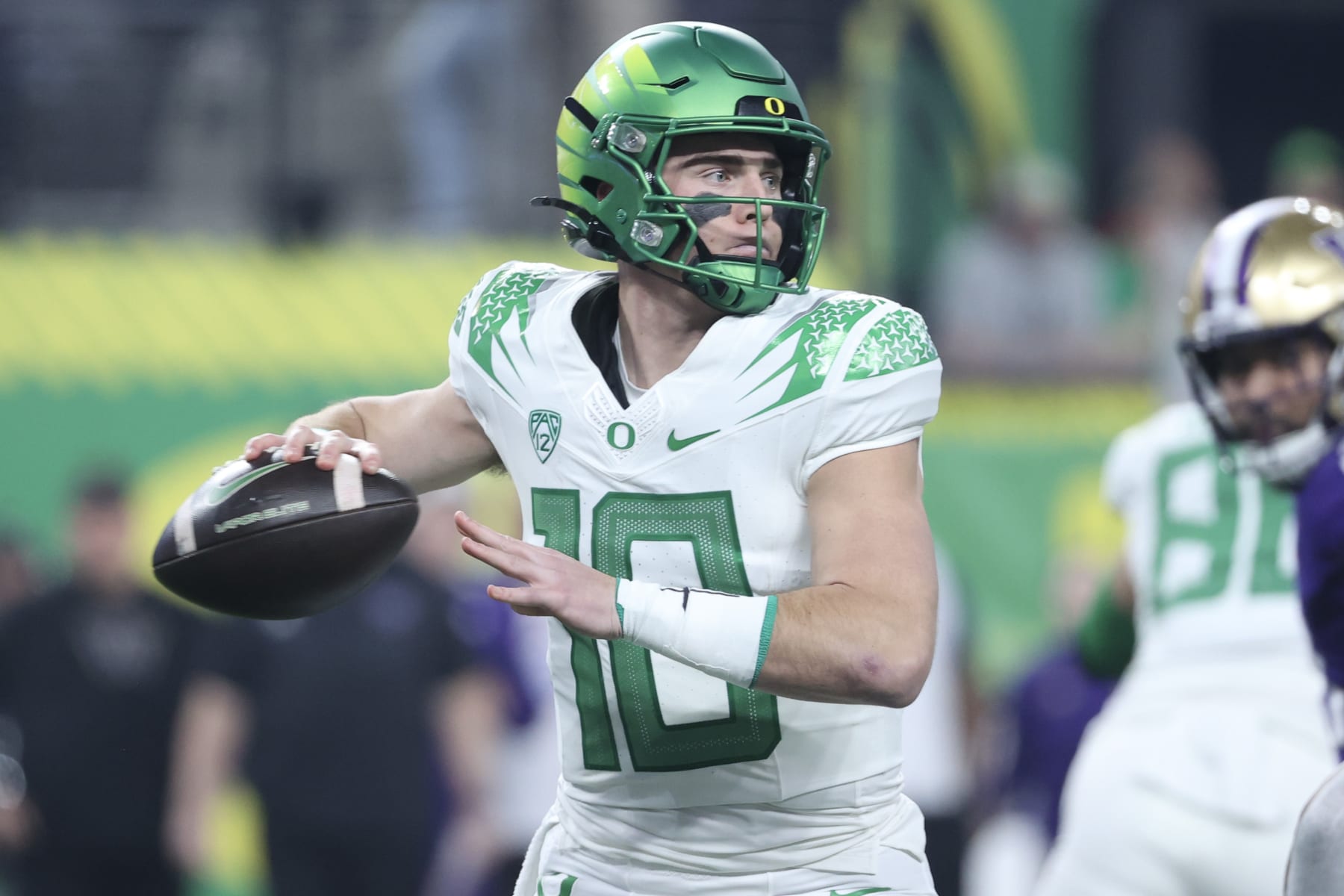 LAS VEGAS, NEVADA - DECEMBER 01: Bo Nix #10 of the Oregon Ducks attempts a pass during the first quarter against the Washington Huskies during the Pac-12 Championship at Allegiant Stadium on December 01, 2023 in Las Vegas, Nevada. (Photo by Ian Maule/Getty Images)