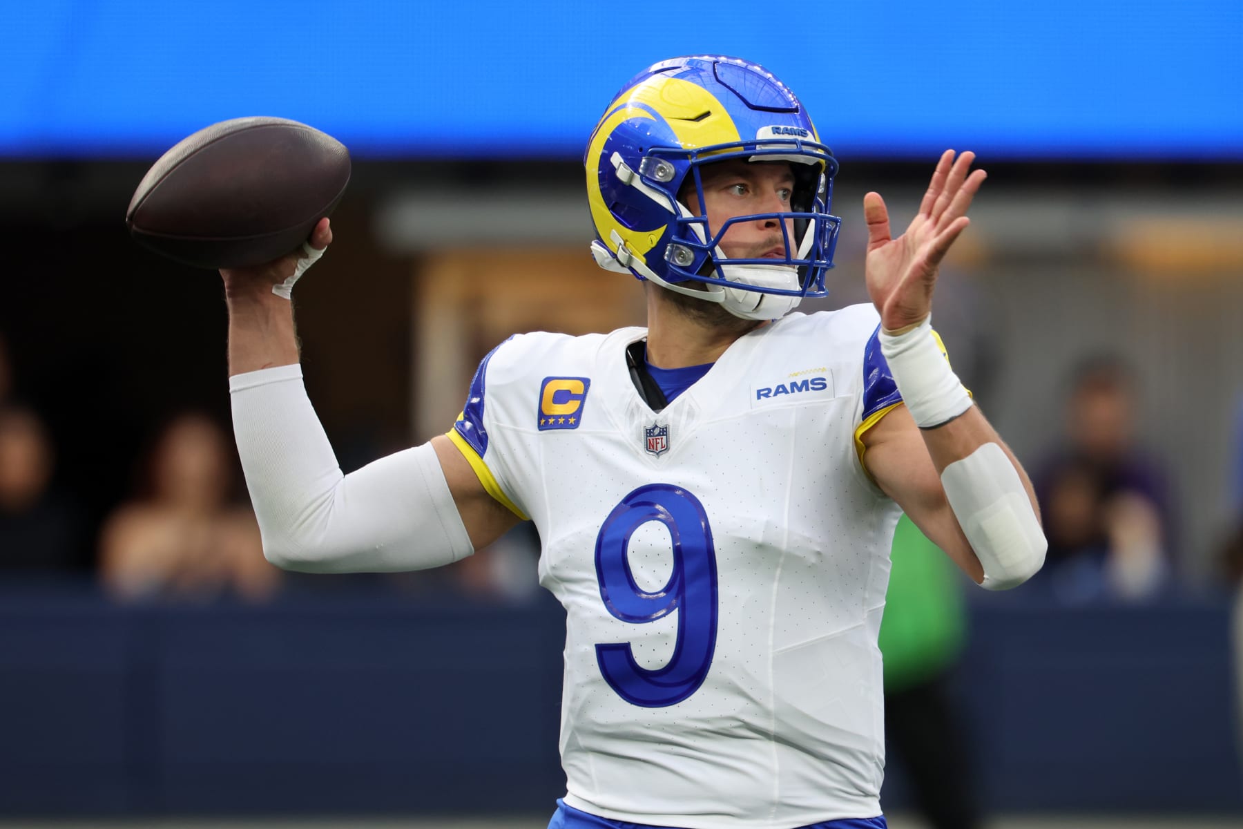 INGLEWOOD, CA - DECEMBER 03: Los Angeles Rams quarterback Matthew Stafford (9) throws a pass during NFL game against the Cleveland Browns on December 3, 2023, at SoFi Stadium, Inglewood, California. (Photo by Kiyoshi Mio/Icon Sportswire via Getty Images)