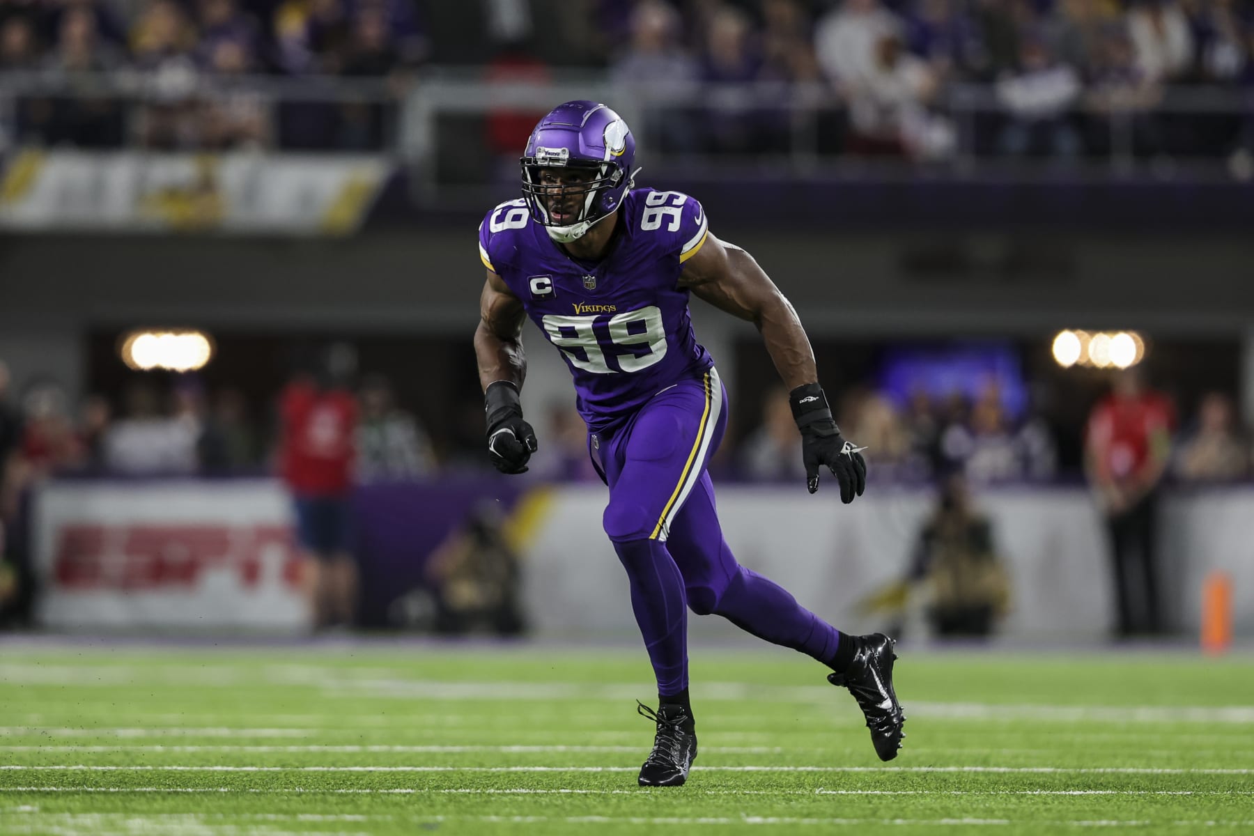 MINNEAPOLIS, MINNESOTA - OCTOBER 23: Danielle Hunter #99 of the Minnesota Vikings runs around the edge during an NFL football game between the Minnesota Vikings and the San Francisco 49ers at U.S. Bank Stadium on October 23, 2023 in Minneapolis, Minnesota. (Photo by Michael Owens/Getty Images)