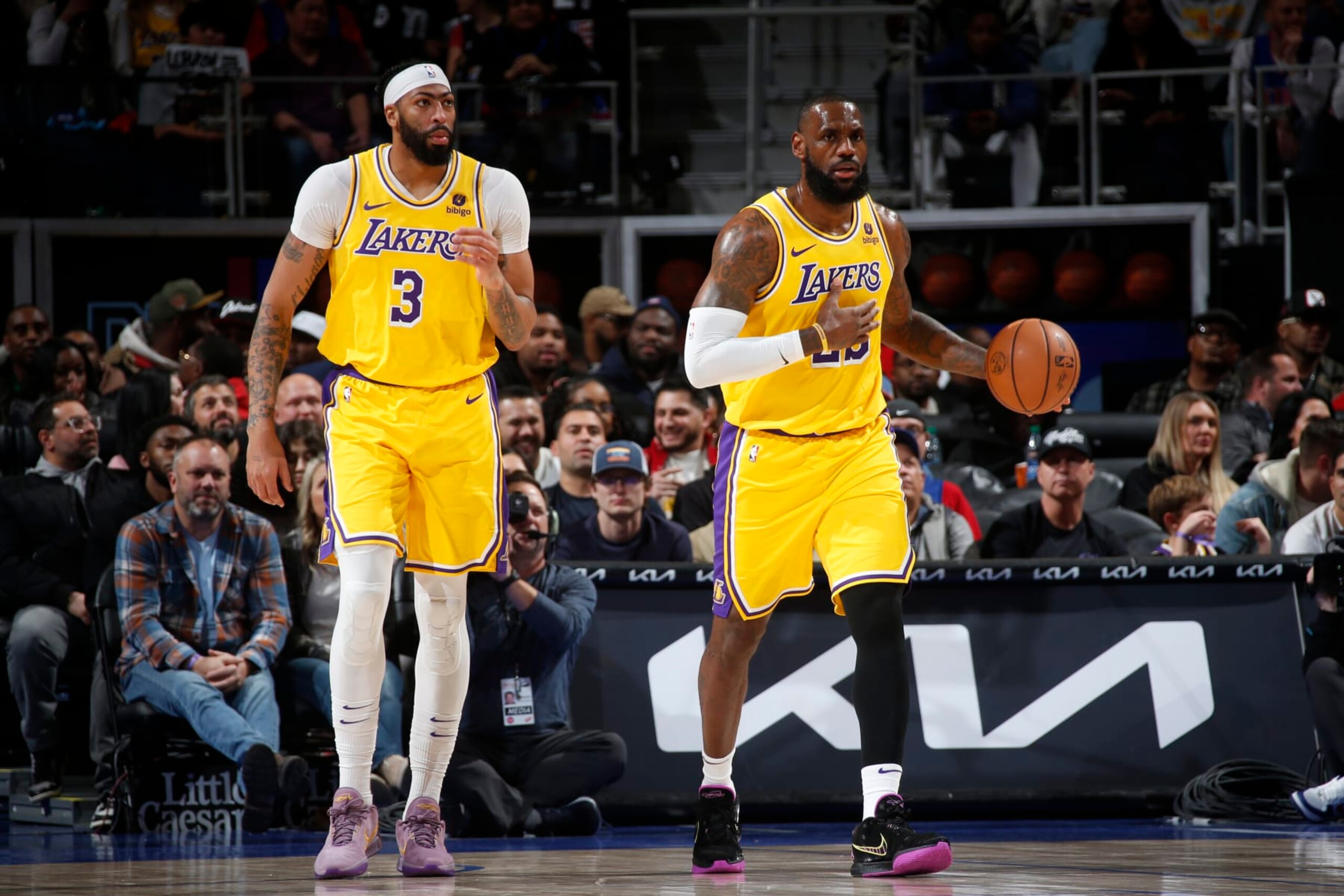 DETROIT, MI - NOVEMBER 29: LeBron James #23 of the Los Angeles Lakers handles the ball during the game against the Detroit Pistons on November 29, 2023 at Little Caesars Arena in Detroit, Michigan. NOTE TO USER: User expressly acknowledges and agrees that, by downloading and/or using this photograph, User is consenting to the terms and conditions of the Getty Images License Agreement. Mandatory Copyright Notice: Copyright 2023 NBAE (Photo by Brian Sevald/NBAE via Getty Images) DETROIT, MI - NOVEMBER 29: LeBron James #23 of the Los Angeles Lakers handles the ball during the game against the Detroit Pistons on November 29, 2023 at Little Caesars Arena in Detroit, Michigan. NOTE TO USER: User expressly acknowledges and agrees that, by downloading and/or using this photograph, User is consenting to the terms and conditions of the Getty Images License Agreement. Mandatory Copyright Notice: Copyright 2023 NBAE (Photo by Brian Sevald/NBAE via Getty Images)