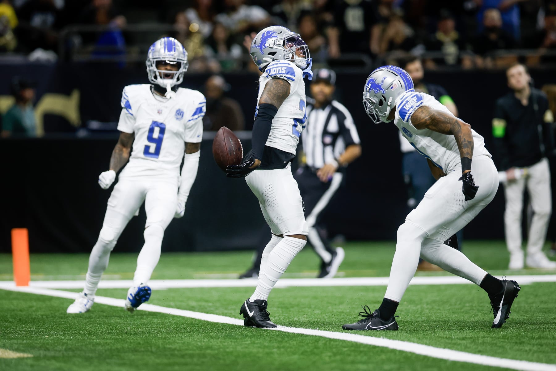 NEW ORLEANS, LOUISIANA - DECEMBER 03: Jahmyr Gibbs #26 of the Detroit Lions celebrates with teammates after scoring a touchdown in the first quarter against the New Orleans Saints at the Caesars Superdome on December 03, 2023 in New Orleans, Louisiana. (Photo by Chris Graythen/Getty Images)