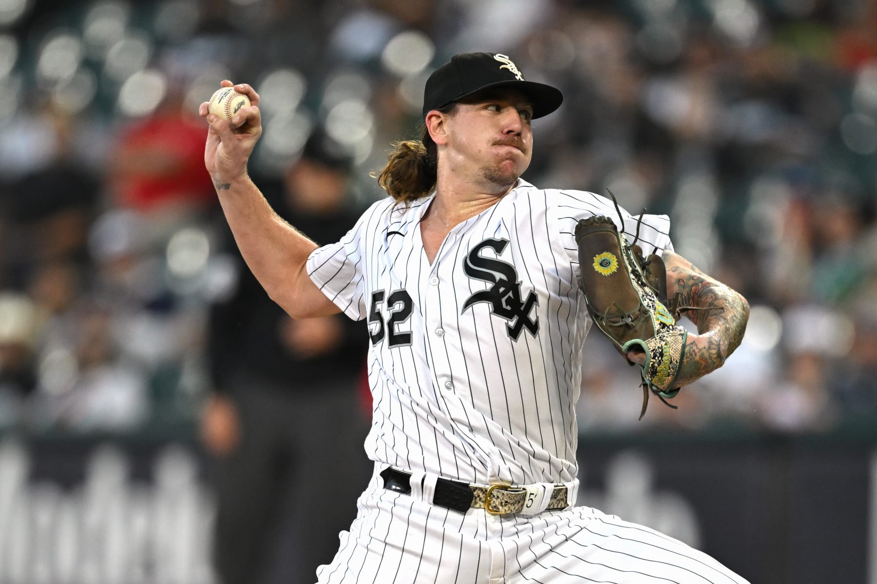 CHICAGO, ILLINOIS - SEPTEMBER 30: Starting pitcher Mike Clevinger #52 of the Chicago White Sox throws in the first inning against the San Diego Padres at Guaranteed Rate Field on September 30, 2023 in Chicago, Illinois. (Photo by Quinn Harris/Getty Images)
