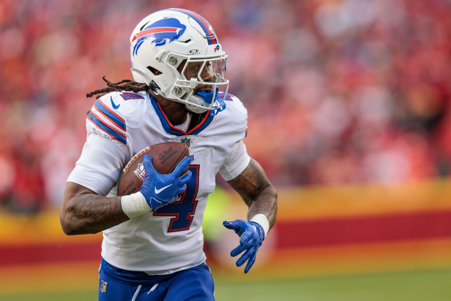 KANSAS CITY, MO - DECEMBER 10: Buffalo Bills running back James Cook (4) runs into the end zone for a touchdown during the first half against the Kansas City Chiefs on December 10th at Arrowhead Stadium in Kansas City, Missouri. (Photo by William Purnell/Icon Sportswire via Getty Images)