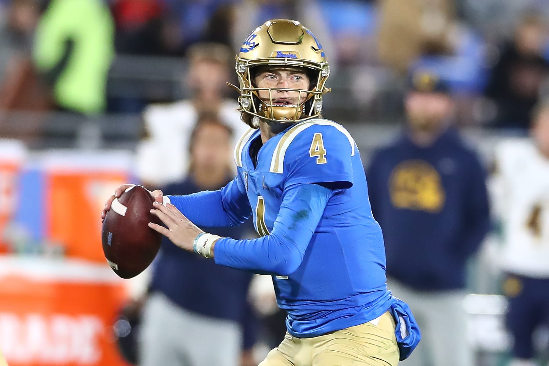 PASADENA, CA - NOVEMBER 25: UCLA Bruins quarterback Ethan Garbers (4) looks to pass during Cal Bears game versus the UCLA Bruins in the last Pac-12 Conference football game played on November 25, 2023, at the Rose Bowl Stadium in Pasadena, CA. (Photo by Jevone Moore/Icon Sportswire via Getty Images)