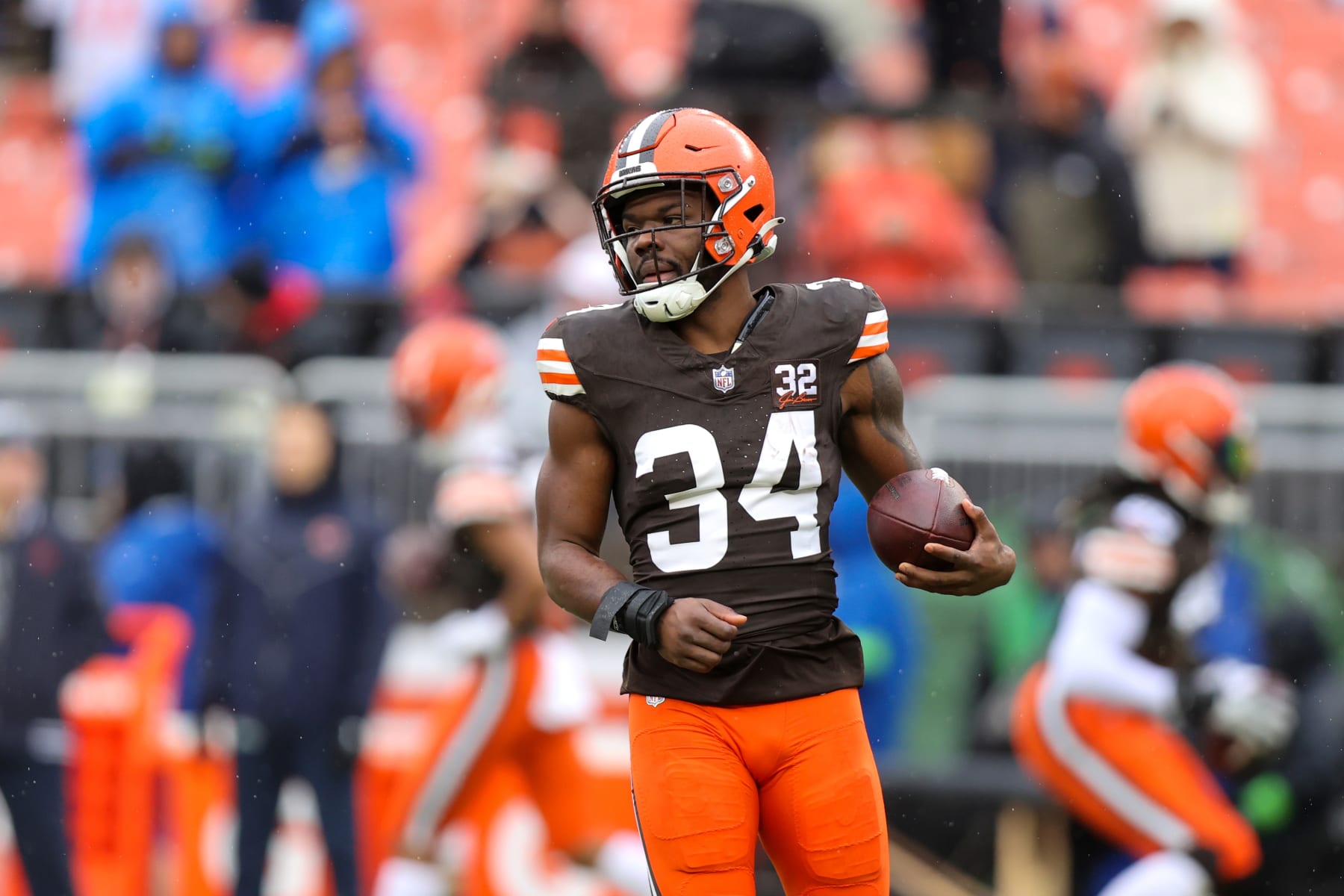 CLEVELAND, OH - DECEMBER 17: Cleveland Browns running back Jerome Ford (34) on the field prior to the National Football League game between the Chicago Bears and Cleveland Browns on December 17, 2023, at Cleveland Browns Stadium in Cleveland, OH. (Photo by Frank Jansky/Icon Sportswire via Getty Images)