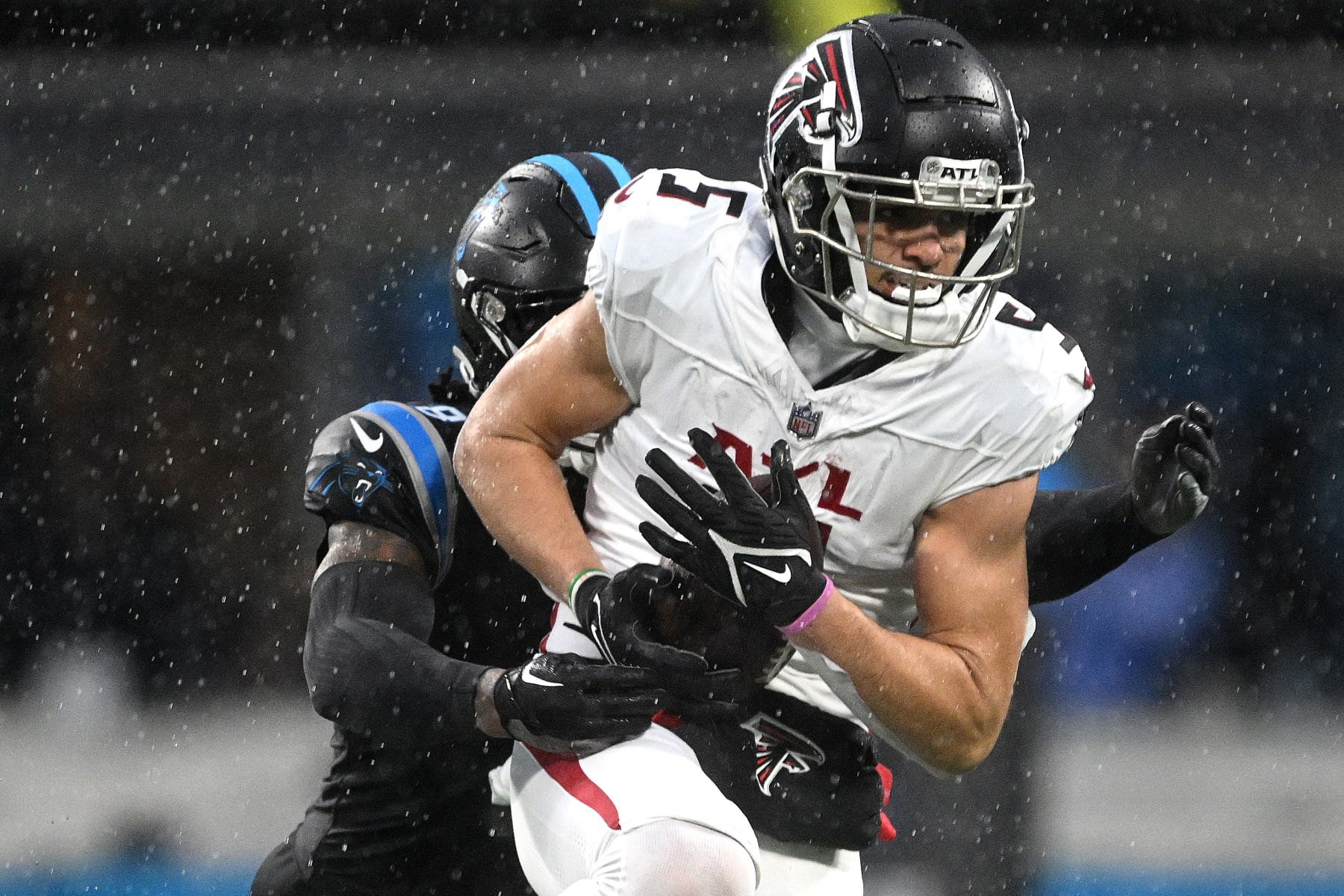CHARLOTTE, NORTH CAROLINA - DECEMBER 17: Drake London #5 of the Atlanta Falcons catches the ball during the second half of the game against the Carolina Panthers at Bank of America Stadium on December 17, 2023 in Charlotte, North Carolina. (Photo by Grant Halverson/Getty Images)