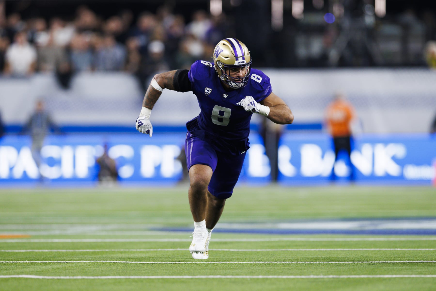 LAS VEGAS, NEVADA - DECEMBER 1: Bralen Trice #8 of the Washington Huskies rushes the edge against the Oregon Ducks during the Pac-12 Championship at Allegiant Stadium on December 1, 2023 in Las Vegas, Nevada. (Photo by Ric Tapia/Getty Images)