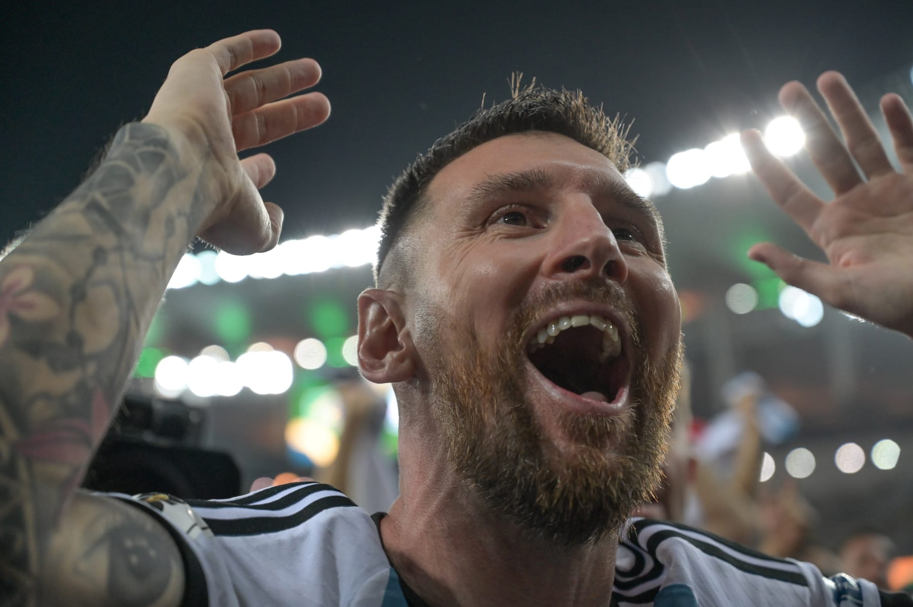 RIO DE JANEIRO, BRAZIL - NOVEMBER 21: Lionel Messi of Argentina celebrates with his teammates after winning the FIFA World Cup 2026 Qualifier match between Brazil and Argentina at Maracana Stadium on November 21, 2023 in Rio de Janeiro, Brazil. (Photo by Marcello Dias/Eurasia Sport Images/Getty Images)
