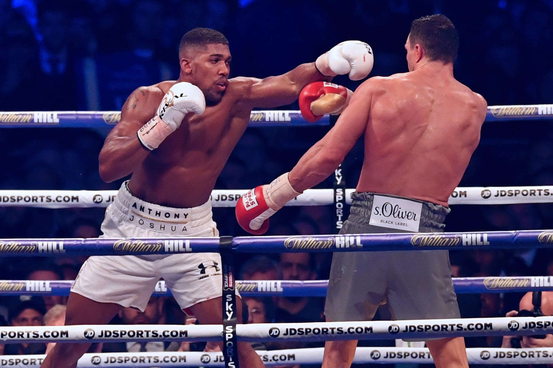 Britain's Anthony Joshua (L) throws a jab at Ukraine's Wladimir Klitschko during the seventh round of their IBF, IBO and WBA, world Heavyweight title fight at Wembley Stadium in north west London on April 29, 2017. / AFP PHOTO / Ben STANSALL (Photo credit should read BEN STANSALL/AFP via Getty Images)