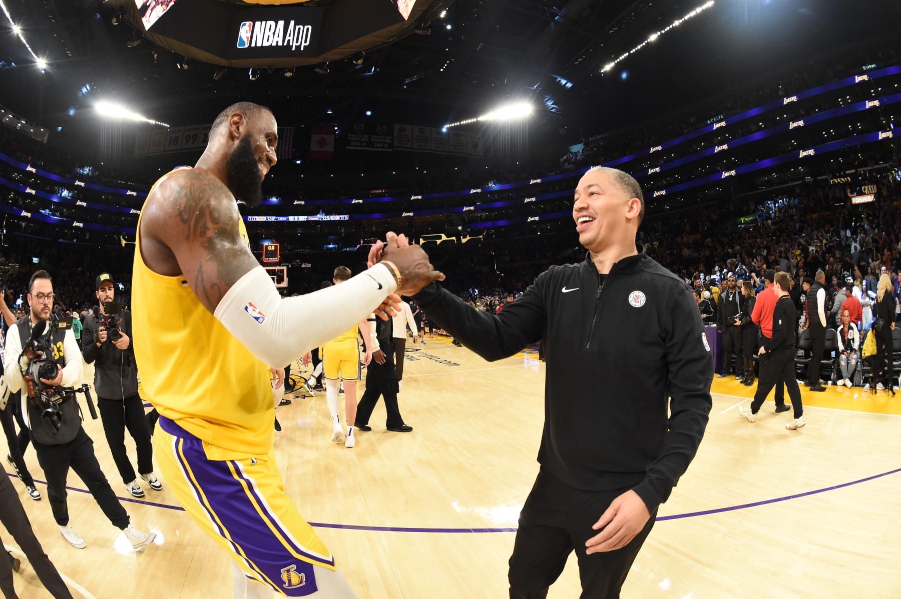 Lebron 16 sale lakers championships