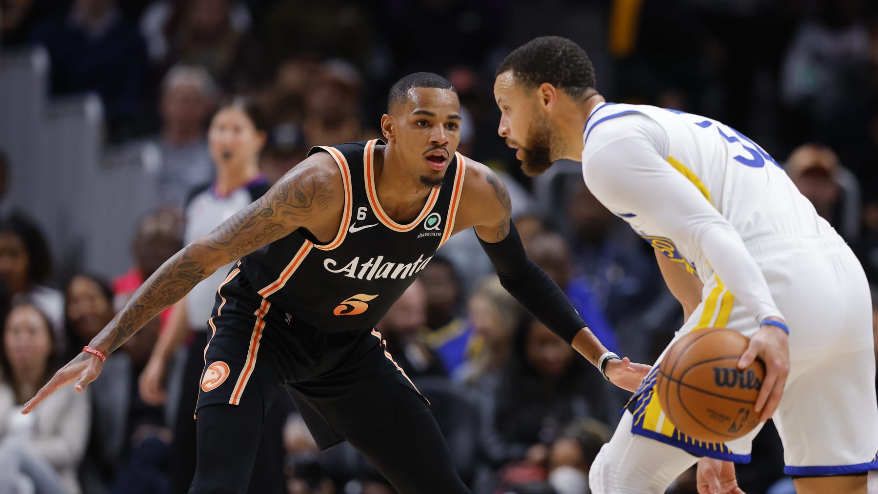 ATLANTA, GA - MARCH 17: Dejounte Murray #5 of the Atlanta Hawks defends against Stephen Curry #30 of the Golden State Warriors during the first half at State Farm Arena on March 17, 2023 in Atlanta, Georgia. NOTE TO USER: User expressly acknowledges and agrees that, by downloading and or using this photograph, User is consenting to the terms and conditions of the Getty Images License Agreement. (Photo by Todd Kirkland/Getty Images)
