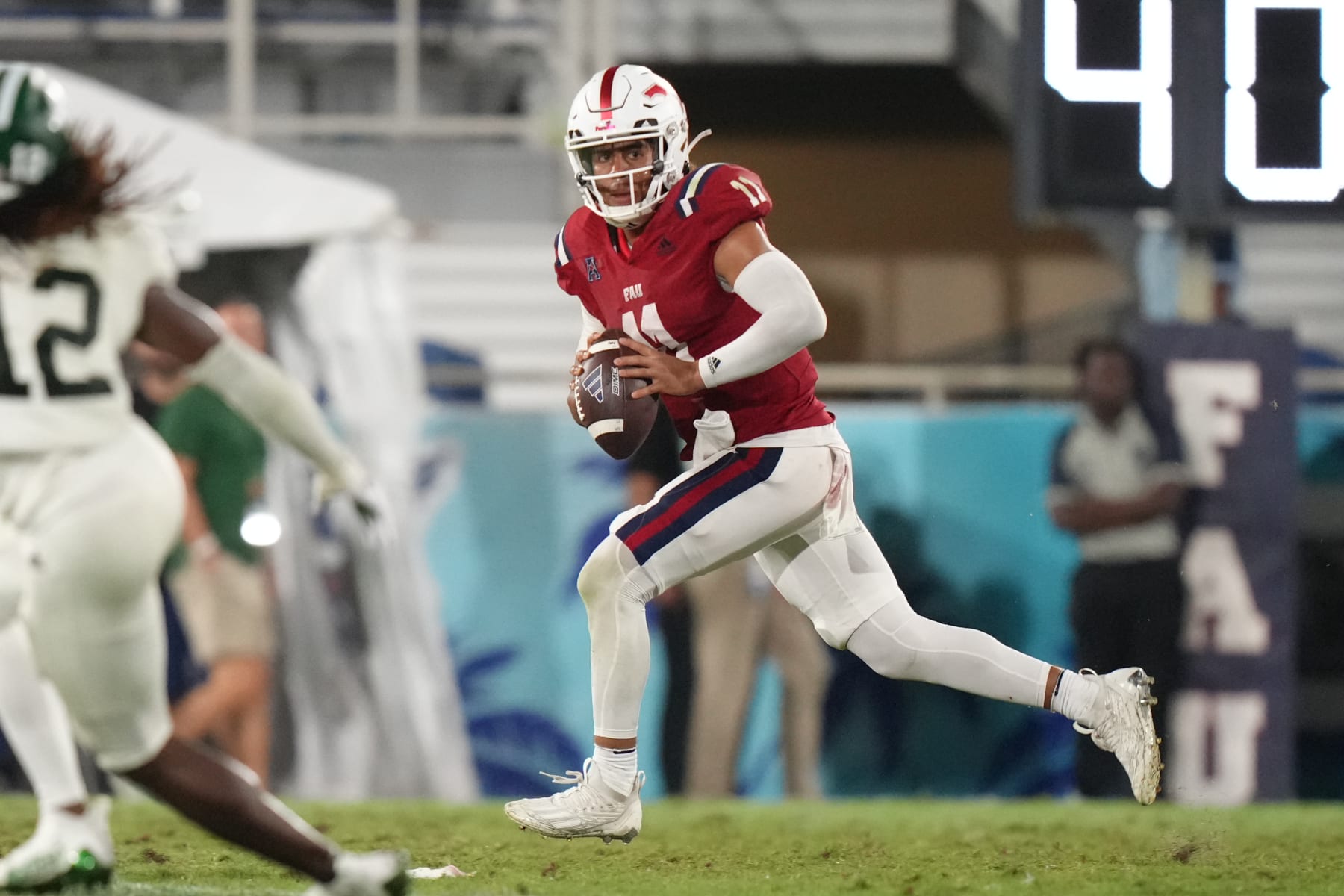 BOCA RATON, FL - SEPTEMBER 09: Florida Atlantic Owls quarterback Casey Thompson (11) looks for an open receiver as he scrambles in the fourth quarter during the game between the Ohio Bobcats and the FAU Owls on Saturday, September 9, 2023 at FAU Stadium, Boca Raton, Fla. (Photo by Peter Joneleit/Icon Sportswire via Getty Images)
