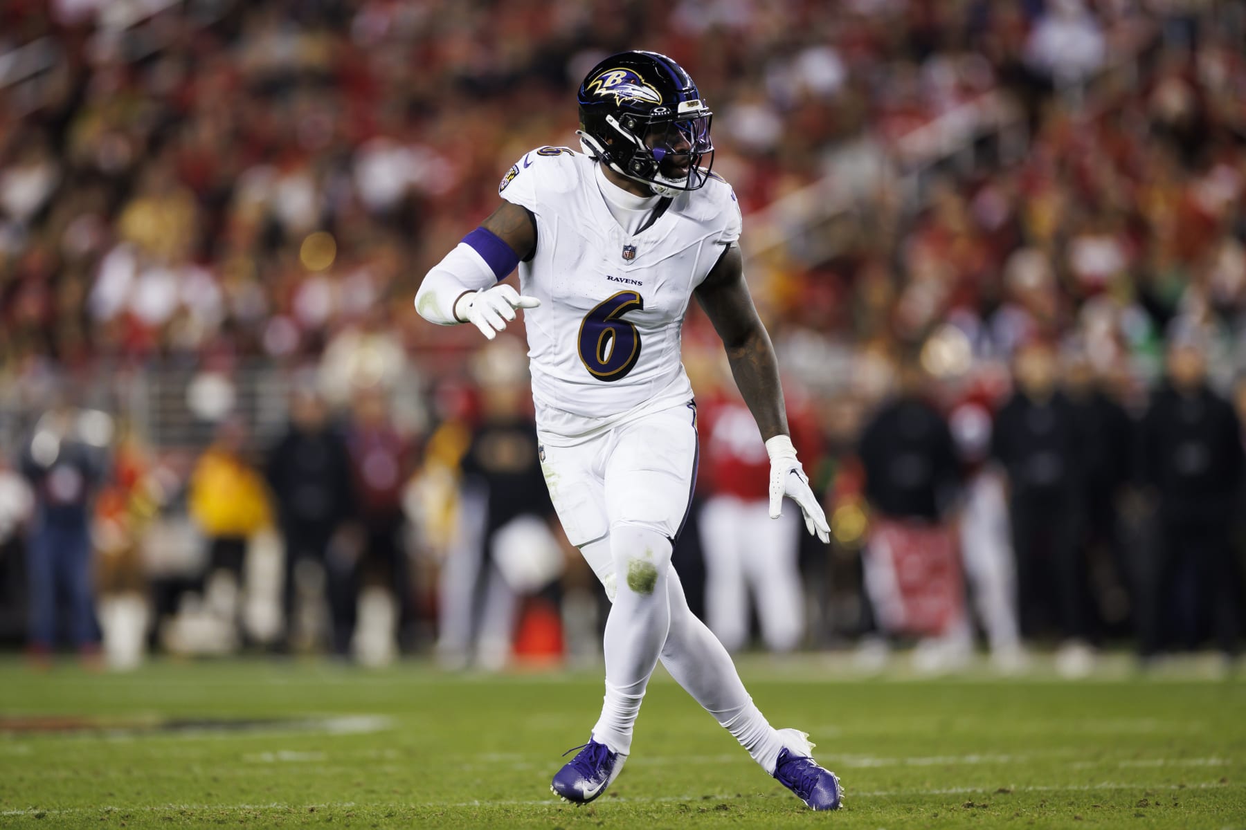 SANTA CLARA, CALIFORNIA - DECEMBER 25: Patrick Queen #6 of the Baltimore Ravens defends in coverage during an NFL football game against the San Francisco 49ers at Levi's Stadium on December 25, 2023 in Santa Clara, California. (Photo by Ryan Kang/Getty Images)