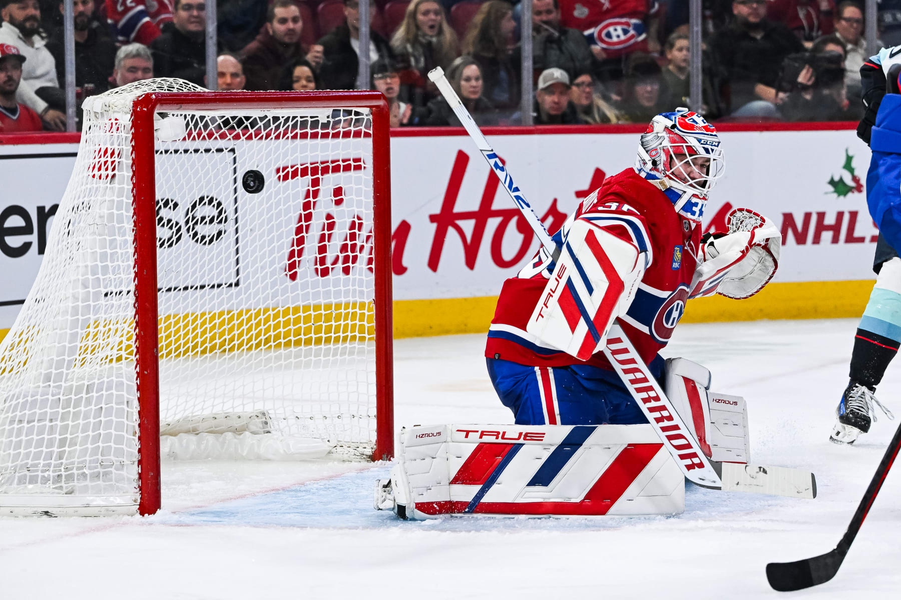 MONTREAL, QC - DECEMBER 04: Montreal Canadiens goalie Sam Montembeault (35) allows a goal to Seattle Kraken defenseman Vince Dunn (29) (not pictured) during the Seattle Kraken versus the Montreal Canadiens game on December 4, 2023, at Bell Centre in Montreal, QC (Photo by David Kirouac/Icon Sportswire via Getty Images)