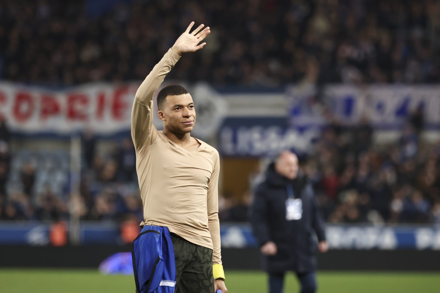 STRASBOURG, FRANCE - FEBRUARY 2: Kylian Mbappe #7 of Paris Saint-Germain thanks the fans after the Ligue 1 Uber Eats match between RC Strasbourg and Paris Saint-Germain at Stade de la Meinau on February 2, 2024 in Strasbourg, France. (Photo by Catherine Steenkeste/Getty Images)