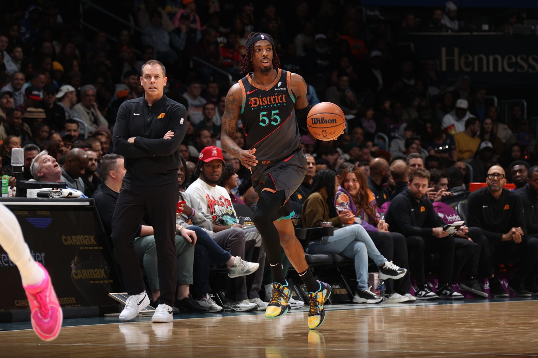WASHINGTON, DC -  FEBRUARY 4: Delon Wright #55 of the Washington Wizards handles the ball during the game against the Phoenix Suns on February 4, 2024 at Capital One Arena in Washington, DC. NOTE TO USER: User expressly acknowledges and agrees that, by downloading and or using this Photograph, user is consenting to the terms and conditions of the Getty Images License Agreement. Mandatory Copyright Notice: Copyright 2024 NBAE (Photo by Stephen Gosling/NBAE via Getty Images)