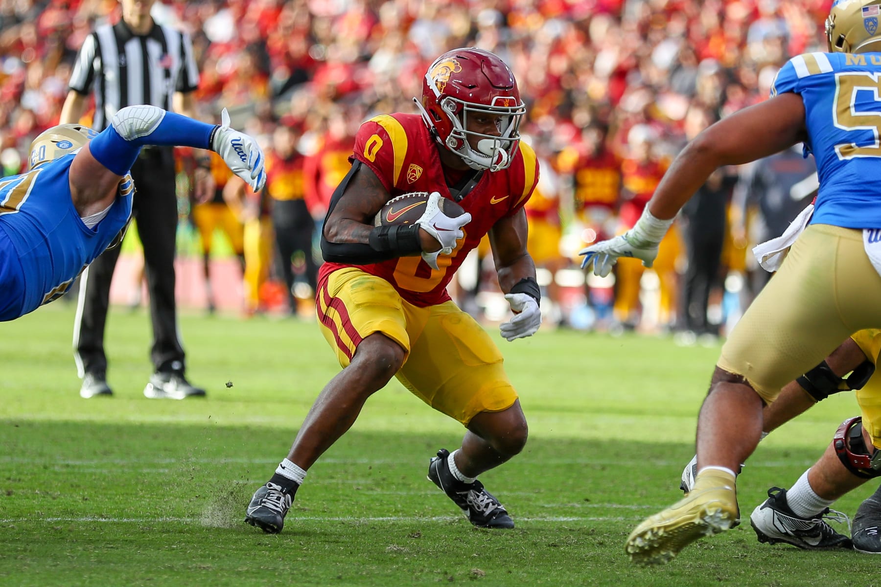 LOS ANGELES, CA - NOVEMBER 18: USC Trojans running back MarShawn Lloyd (0) runs the ball for a gain during a college football game between the UCLA Bruins and the USC Trojans on November 18, 2023, at the Los Angeles Memorial Coliseum in Los Angeles, CA. (Photo by Jordon Kelly/Icon Sportswire via Getty Images)