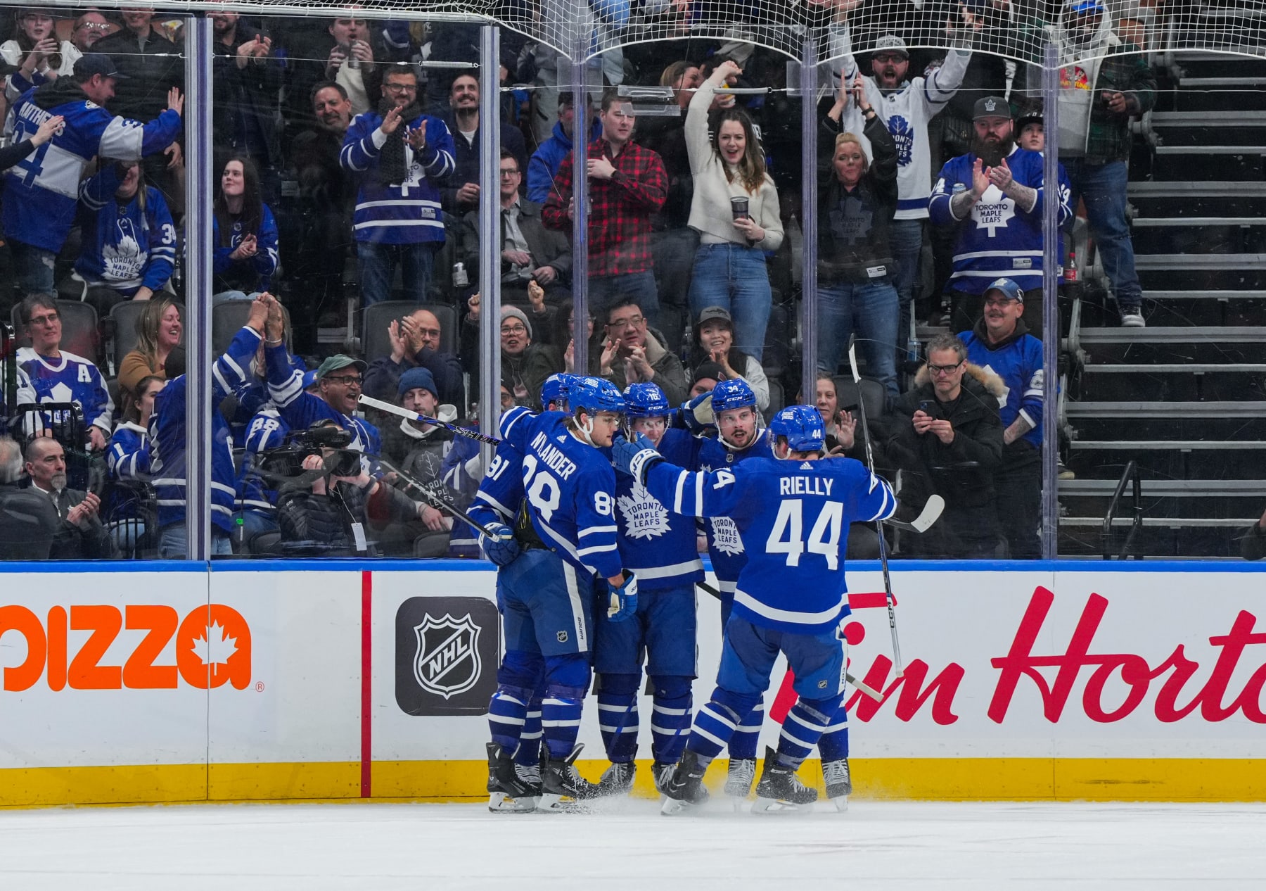 TORONTO, CANADA - FEBRUARY 05: John Tavares #91 of the Toronto Maple Leafs celebrates his third period goal against the New York Islanders with William Nylander #88, Mitchell Marner #16, Auston Matthews #34 and Morgan Rielly #44 at Scotiabank Arena on February 05, 2024 in Toronto, Ontario, Canada. (Photo by Chris Tanouye/Getty Images)