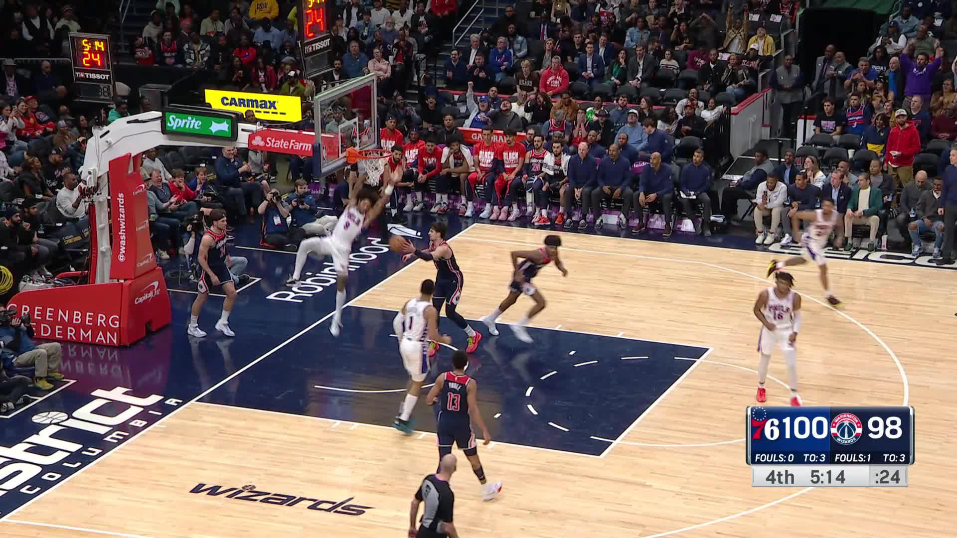 Kelly Oubre Jr. with the Dunk