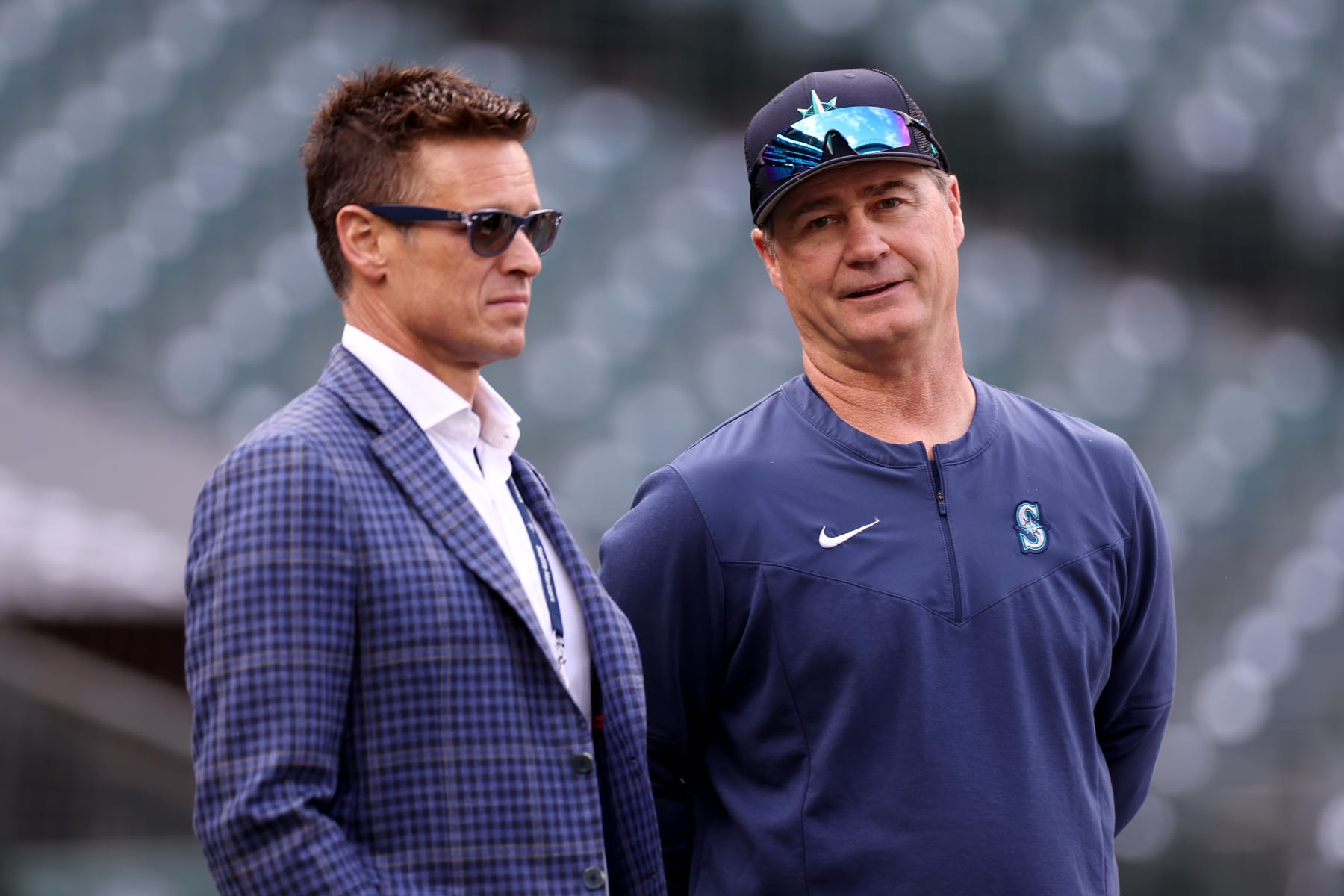 Jerry Dipoto (L) and Scott Servais (R)