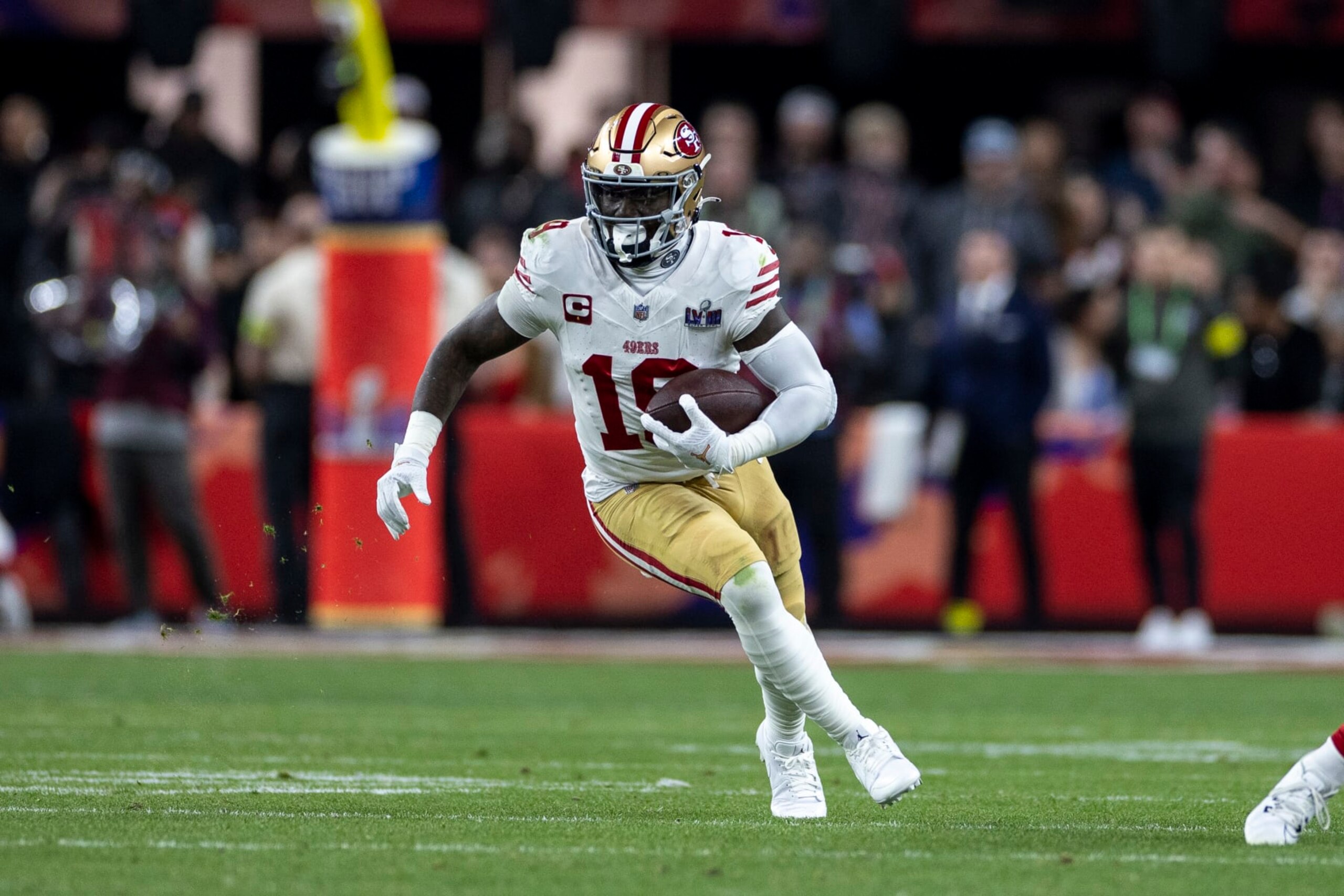 LAS VEGAS, NEVADA - FEBRUARY 11: Deebo Samuel #19 of the San Francisco 49ers runs with the ball during the NFL Super Bowl 58 football game between the San Francisco 49ers and the Kansas City Chiefs at Allegiant Stadium on February 11, 2024 in Las Vegas, Nevada. (Photo by Michael Owens/Getty Images)
