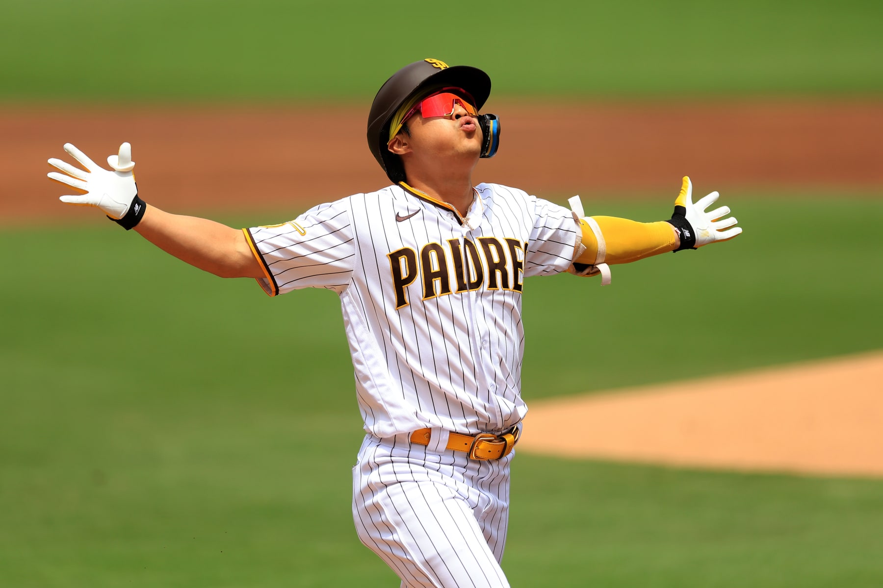 SAN DIEGO, CALIFORNIA - AUGUST 19: Ha-Seong Kim #7 of the San Diego Padres reacts after hitting a solo homerun during the first inning of a game against the Arizona Diamondbacks at PETCO Park on August 19, 2023 in San Diego, California. (Photo by Sean M. Haffey/Getty Images)
