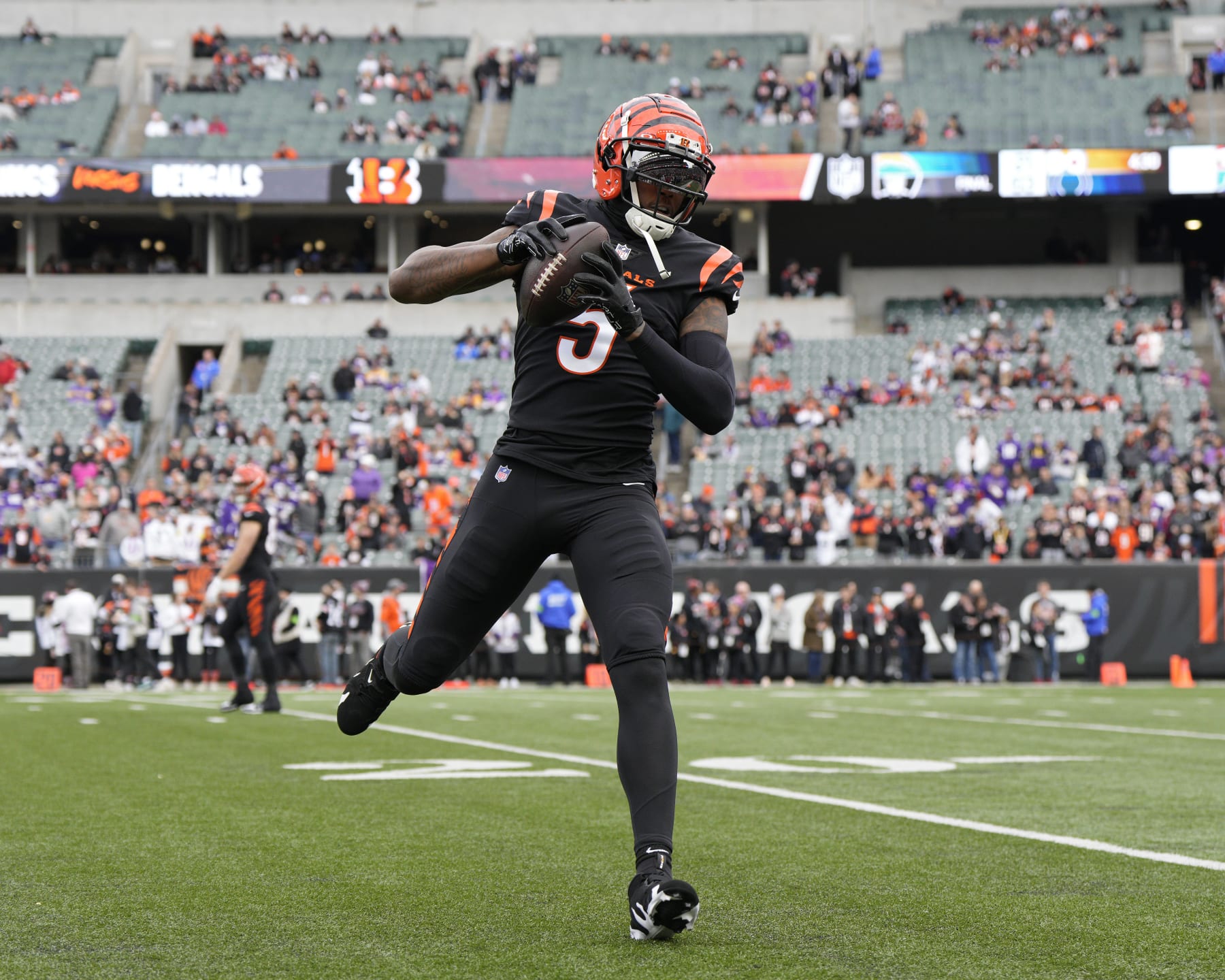 CINCINNATI, OHIO - DECEMBER 16: Tee Higgins #5 of the Cincinnati Bengals warms up prior to a NFL football game against the Minnesota Vikings at Paycor Stadium on December 16, 2023 in Cincinnati, Ohio. (Photo by Jeff Dean/Getty Images)