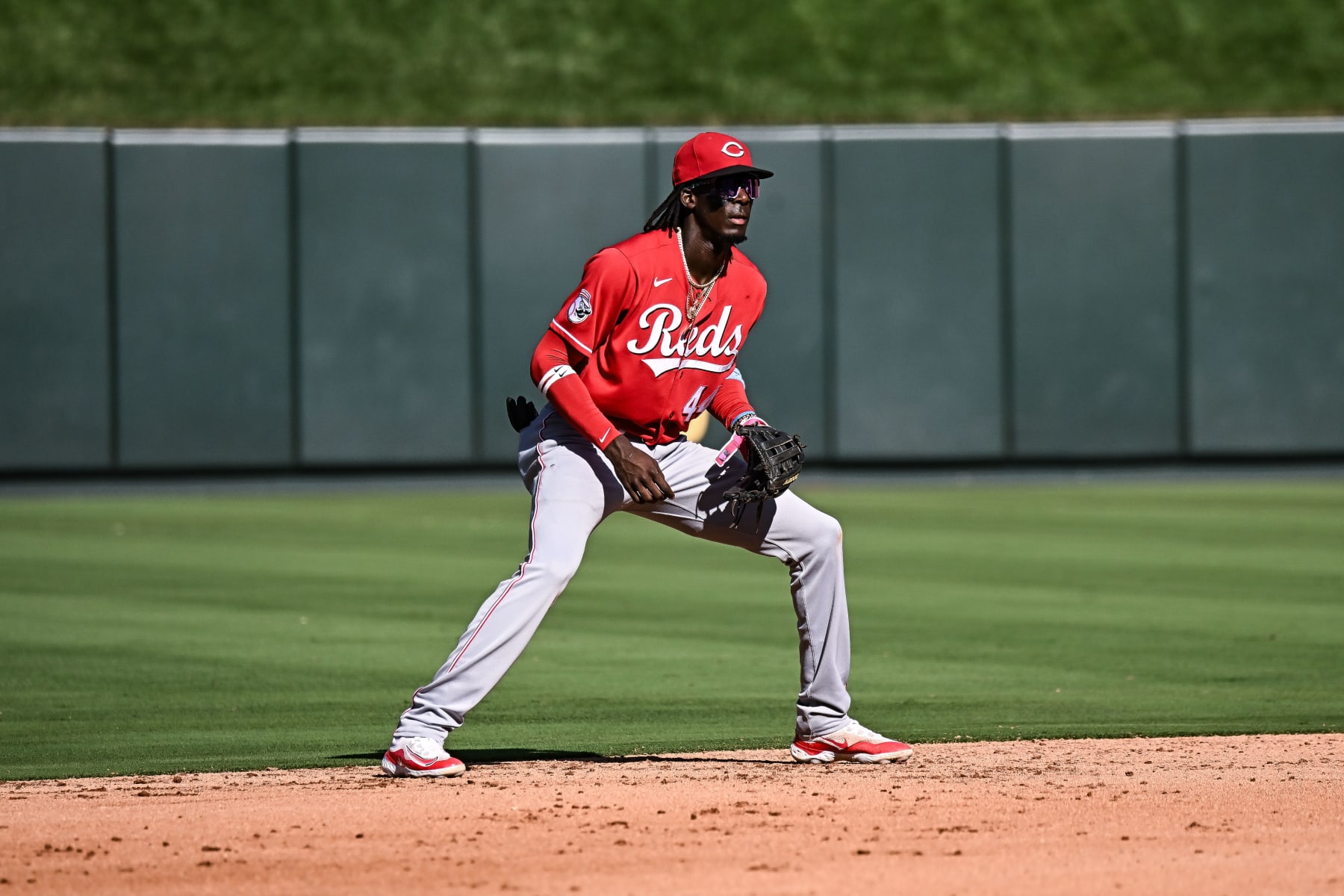 ST. LOUIS, MO - Oct 1: Cincinnati Reds shortstop Elly De La Cruz (44) gets set for the play during a game between the Cincinnati Reds and the St. Louis Cardinals on October 1, 2023, at Busch Stadium in St. Louis MO (Photo by Rick Ulreich/Icon Sportswire via Getty Images)
