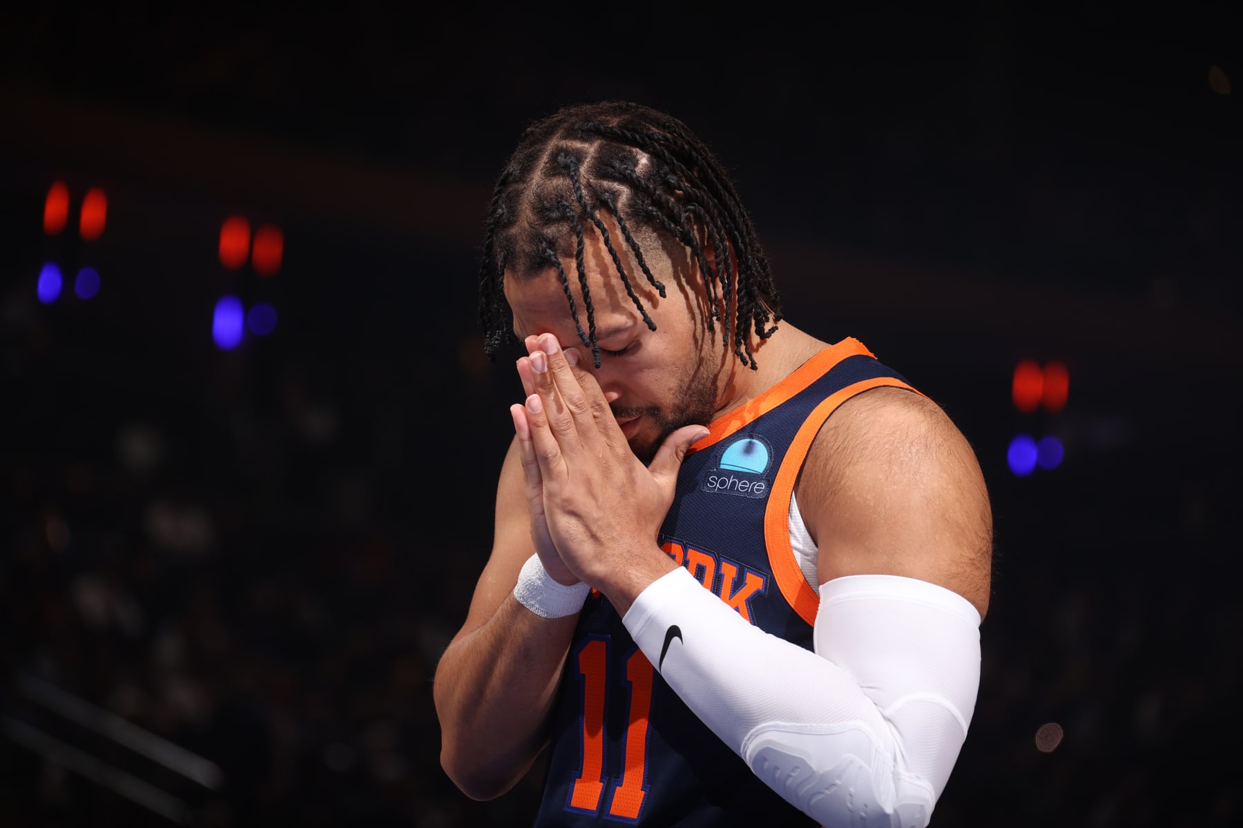 Knicks' Jalen Brunson suffers knee contusion against Cavaliers