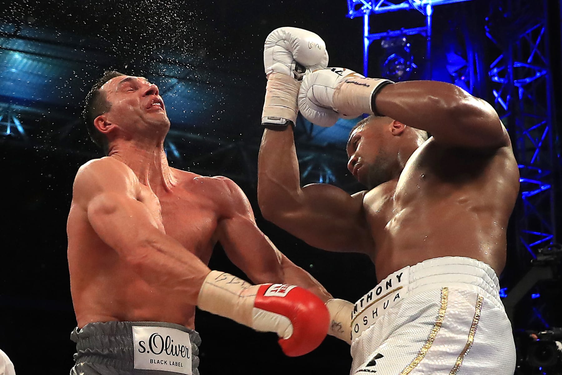 LONDON, ENGLAND - APRIL 29: Anthony Joshua (White Shorts) and Wladimir Klitschko (Gray Shorts) in action during the IBF, WBA and IBO Heavyweight World Title bout at Wembley Stadium on April 29, 2017 in London, England. (Photo by Richard Heathcote/Getty Images)