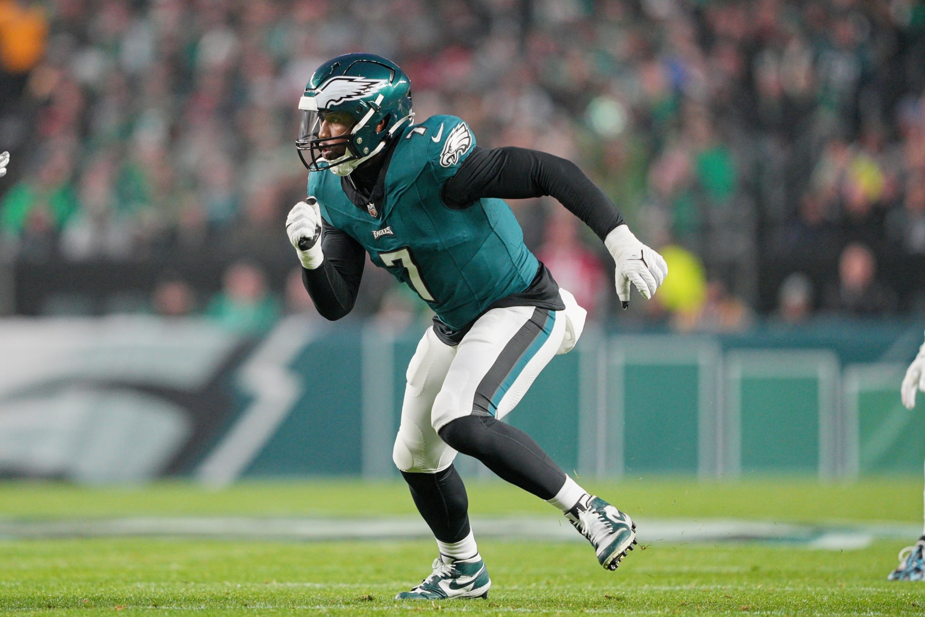 PHILADELPHIA, PA - DECEMBER 03: Philadelphia Eagles linebacker Haason Reddick (7) rushes during the game between the San Fransisco 49ers and the Philadelphia Eagles on December 3, 2023 at Lincoln Financial Field. (Photo by Andy Lewis/Icon Sportswire via Getty Images)