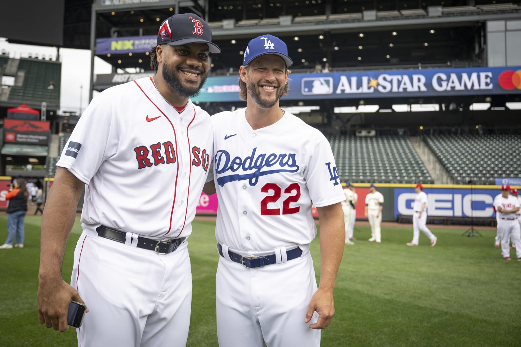 Kenley Jansen (L) and Clayton Kershaw (R)