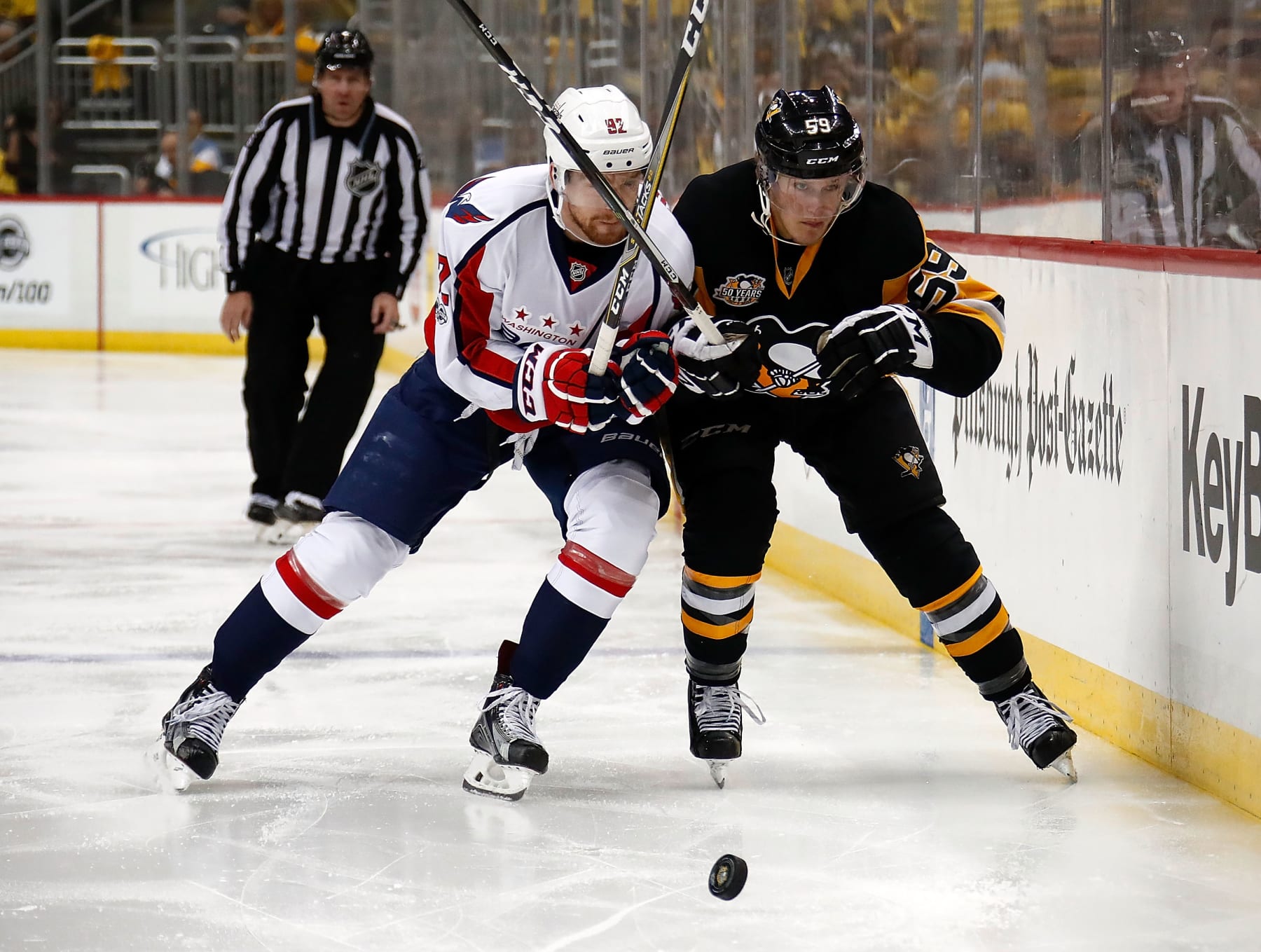 PITTSBURGH, PA - MAY 08: Evgeny Kuznetsov #92 of the Washington Capitals skates against Jake Guentzel #59 of the Pittsburgh Penguins in Game Six of the Eastern Conference Second Round during the 2017 NHL Stanley Cup Playoffs at PPG PAINTS Arena on May 8, 2017 in Pittsburgh, Pennsylvania. (Photo by Gregory Shamus/Getty Images)