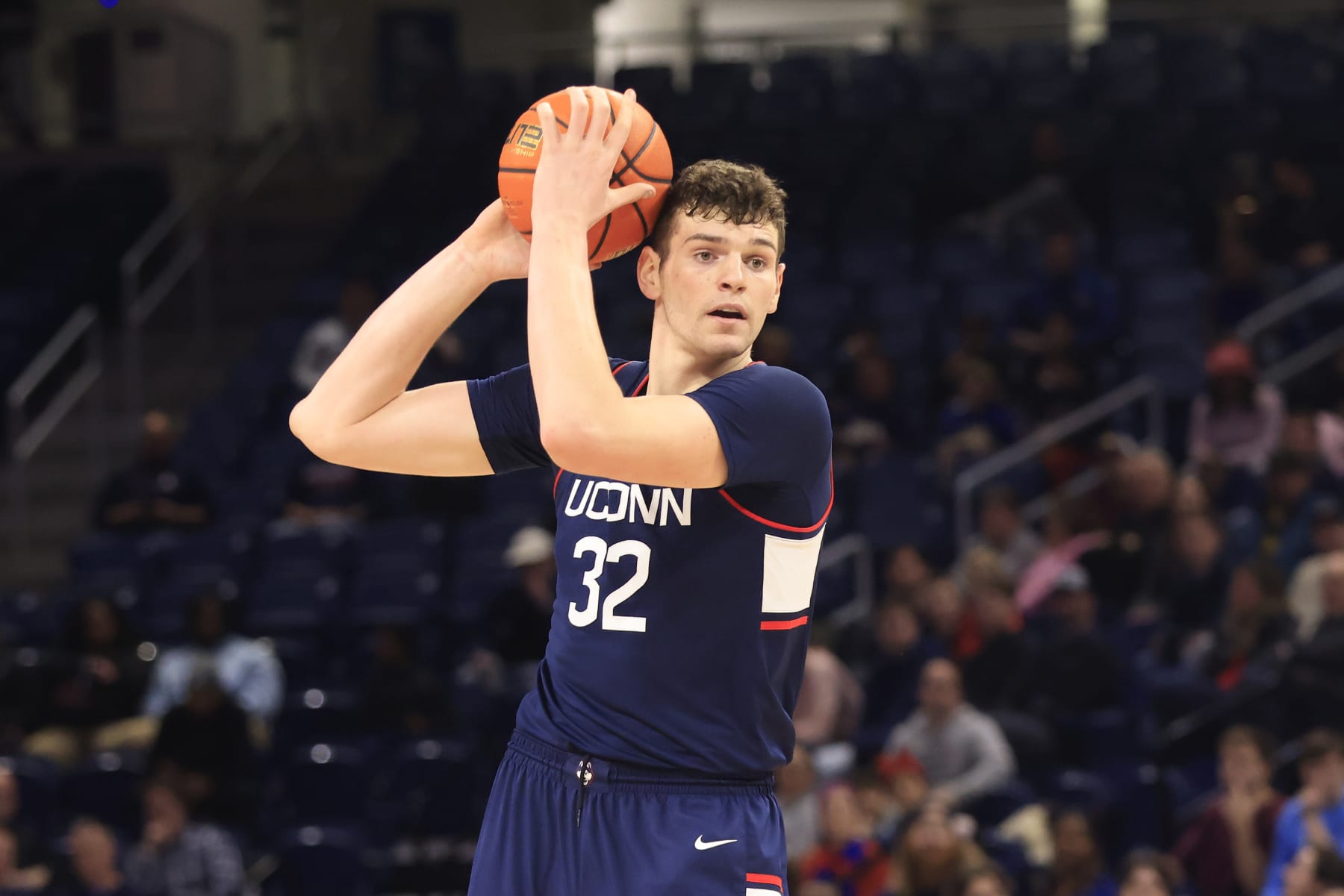CHICAGO, ILLINOIS - FEBRUARY 14: Donovan Clingan #32 of the Connecticut Huskies looks to pass during the first half \add at Wintrust Arena on February 14, 2024 in Chicago, Illinois. (Photo by Justin Casterline/Getty Images)