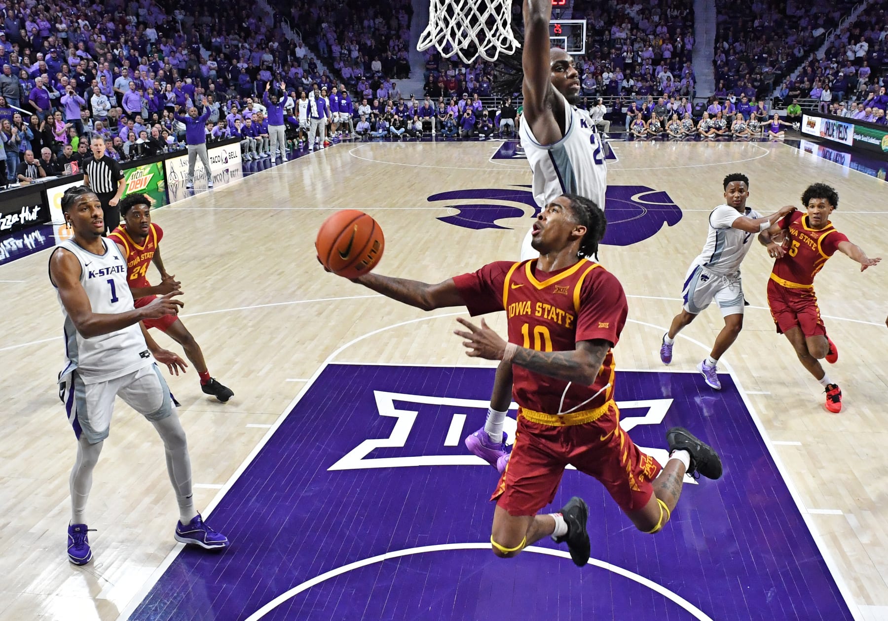 MANHATTAN, KS - MARCH 09: Keshon Gilbert #10 of the Iowa State Cyclones drives to the basket against Arthur Kaluma #24 of the Kansas State Wildcats in the second half at Bramlage Coliseum on March 9, 2024 in Manhattan, Kansas. (Photo by Peter Aiken/Getty Images)