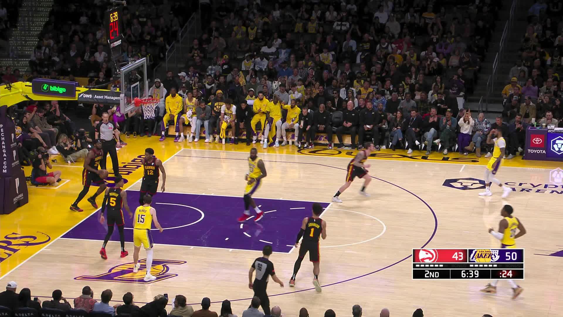 Reaves to LBJ Behind-The-Back Dime 😎