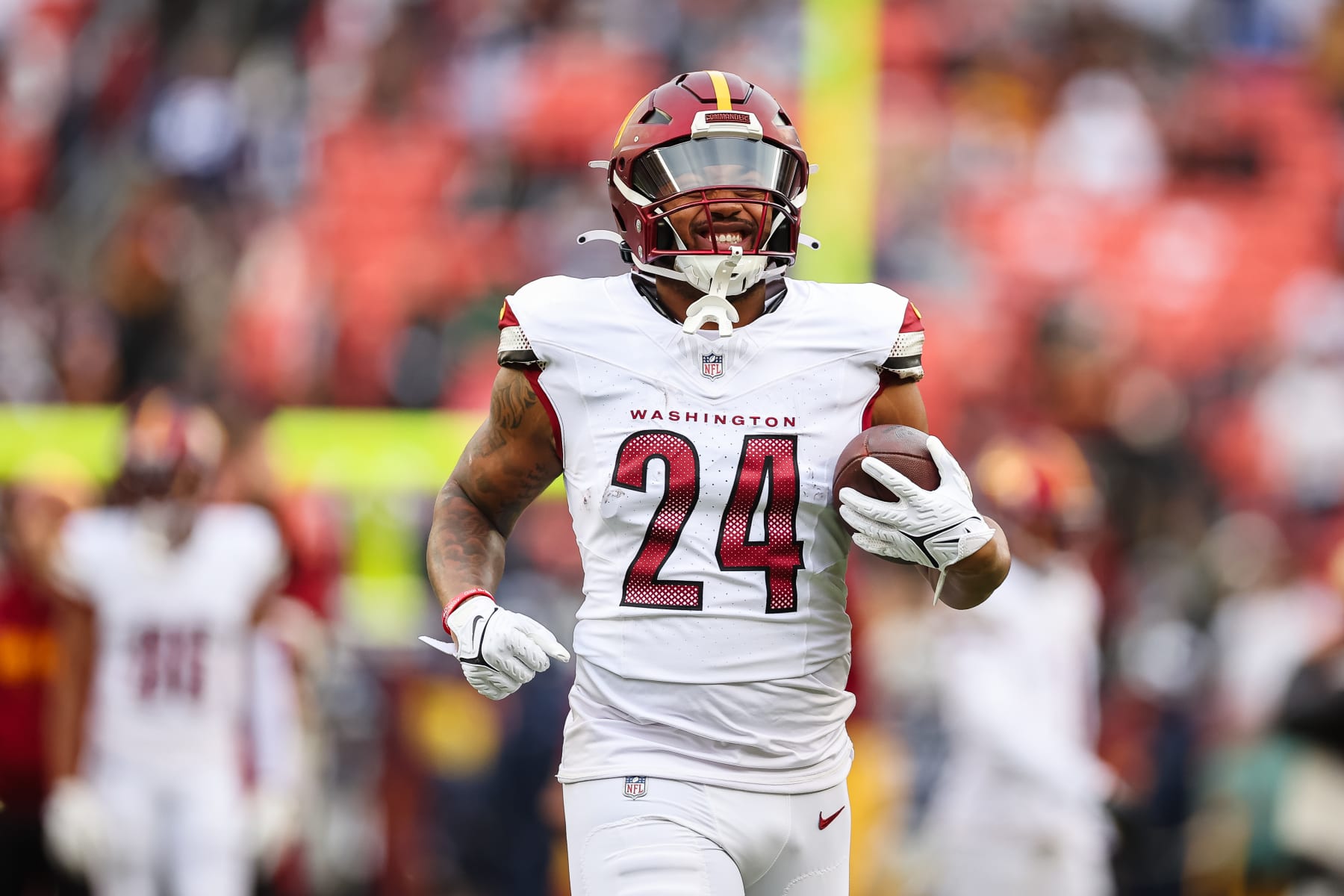 LANDOVER, MD - JANUARY 07: Antonio Gibson #24 of the Washington Commanders warms up before the game against the Dallas Cowboys at FedExField on January 7, 2024 in Landover, Maryland. (Photo by Scott Taetsch/Getty Images)