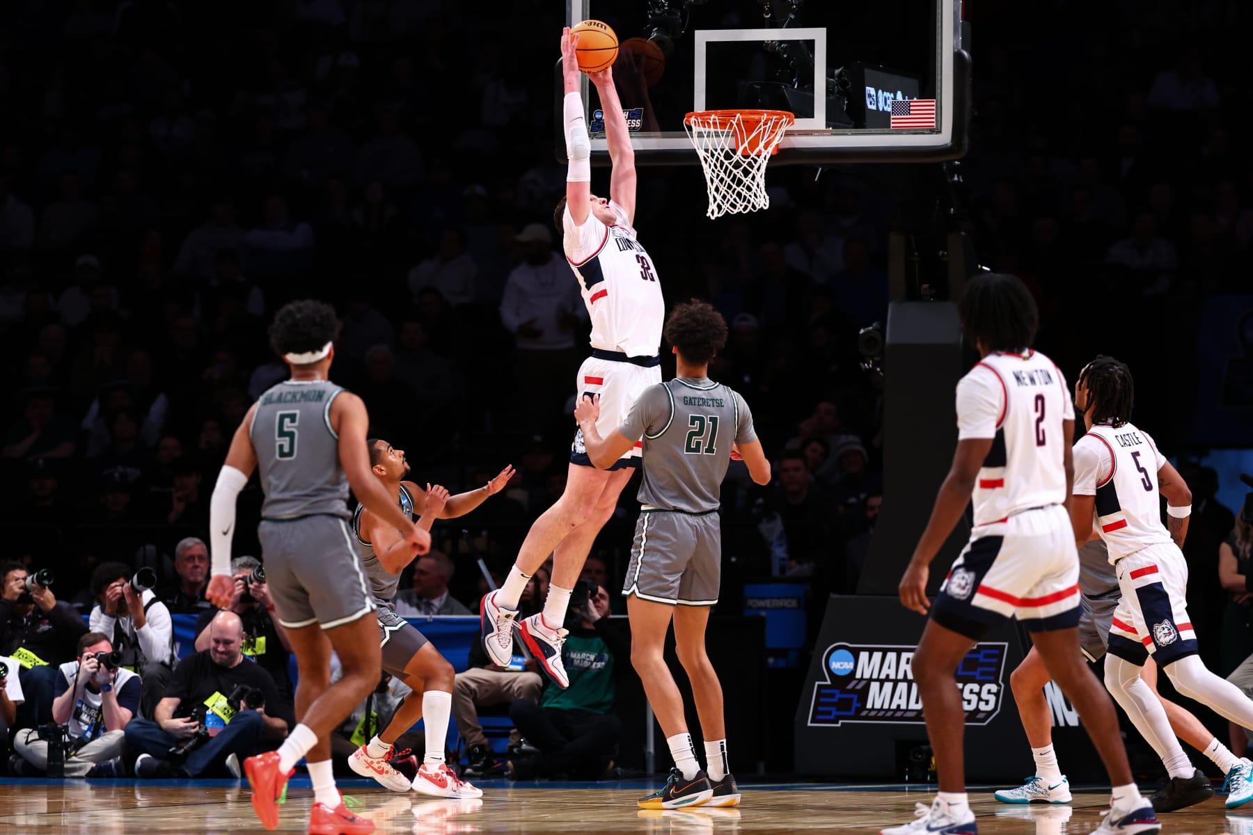 NEW YORK, NEW YORK - MARCH 22: Donovan Clingan #32 of the Connecticut Huskies dunks the ball during the first half of the game against the Stetson Hatters during the first round of the NCAA Men’s Basketball Tournament at Barclays Center on March 22, 2024 in New York City. (Photo by Jamie Schwaberow/NCAA Photos via Getty Images)