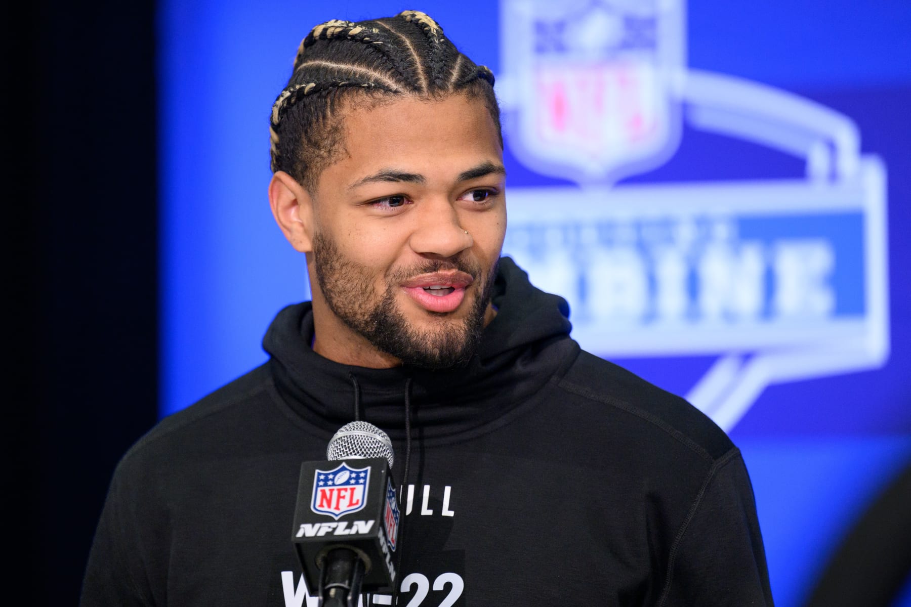 INDIANAPOLIS, IN - MARCH 01: Washington wide receiver Rome Odunze answers questions from the media during the NFL Scouting Combine on March 1, 2024, at the Indiana Convention Center in Indianapolis, IN. (Photo by Zach Bolinger/Icon Sportswire via Getty Images)