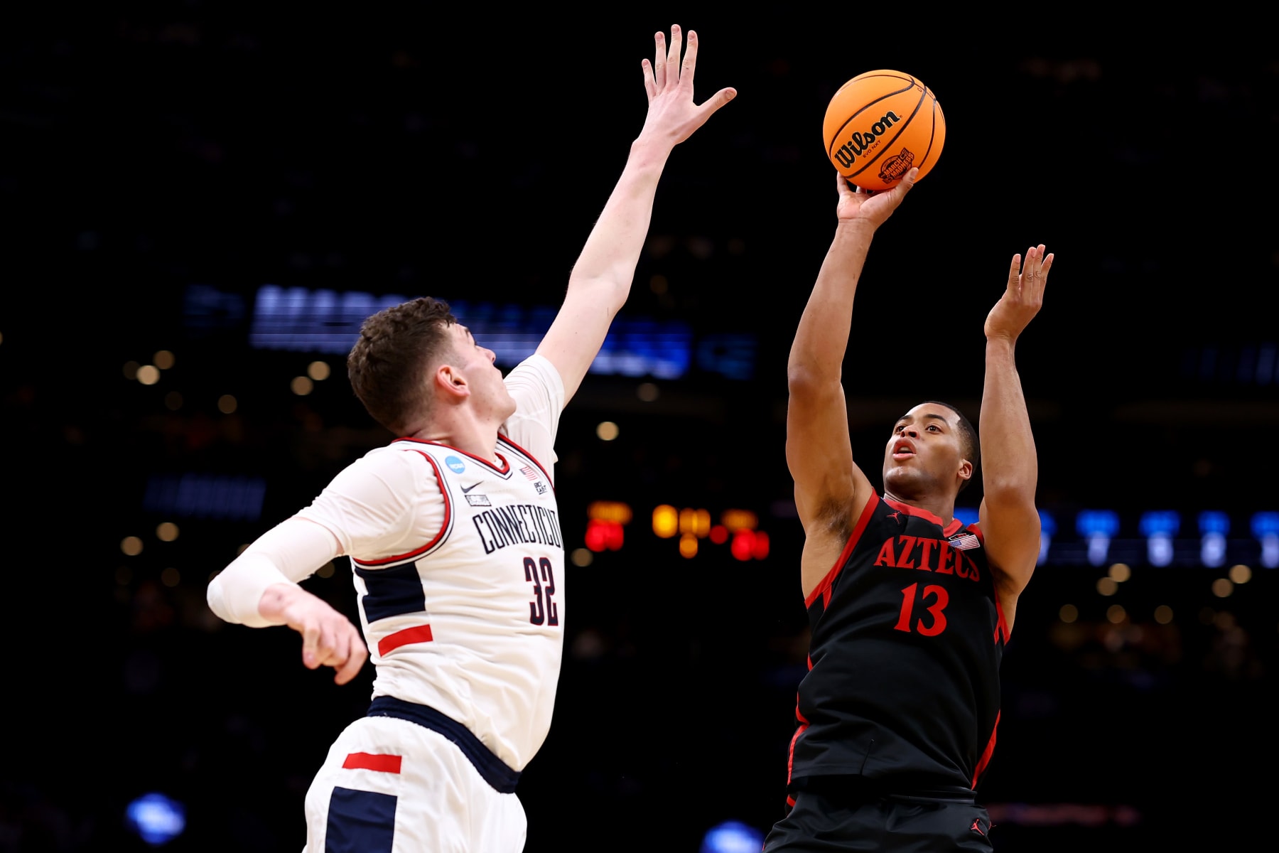 UConn's Donovan Clingan and San Diego State's Jaedon LeDee