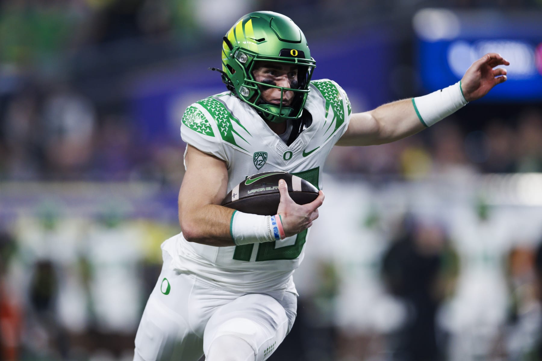 LAS VEGAS, NEVADA - DECEMBER 1: Bo Nix #10 of the Oregon Ducks runs with the ball against the Washington Huskies during the Pac-12 Championship at Allegiant Stadium on December 1, 2023 in Las Vegas, Nevada. (Photo by Ric Tapia/Getty Images)