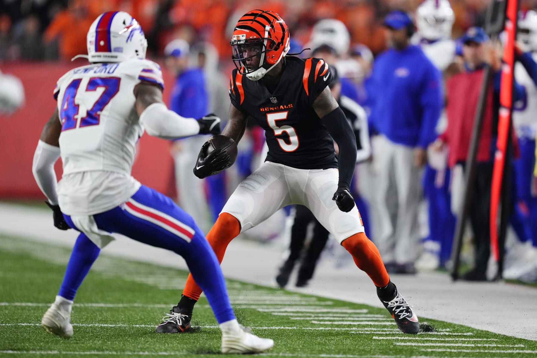 CINCINNATI, OHIO - NOVEMBER 05: Tee Higgins #5 of the Cincinnati Bengals carries the ball against Christian Benford #47 of the Buffalo Bills during the first quarter at Paycor Stadium on November 05, 2023 in Cincinnati, Ohio. (Photo by Dylan Buell/Getty Images)