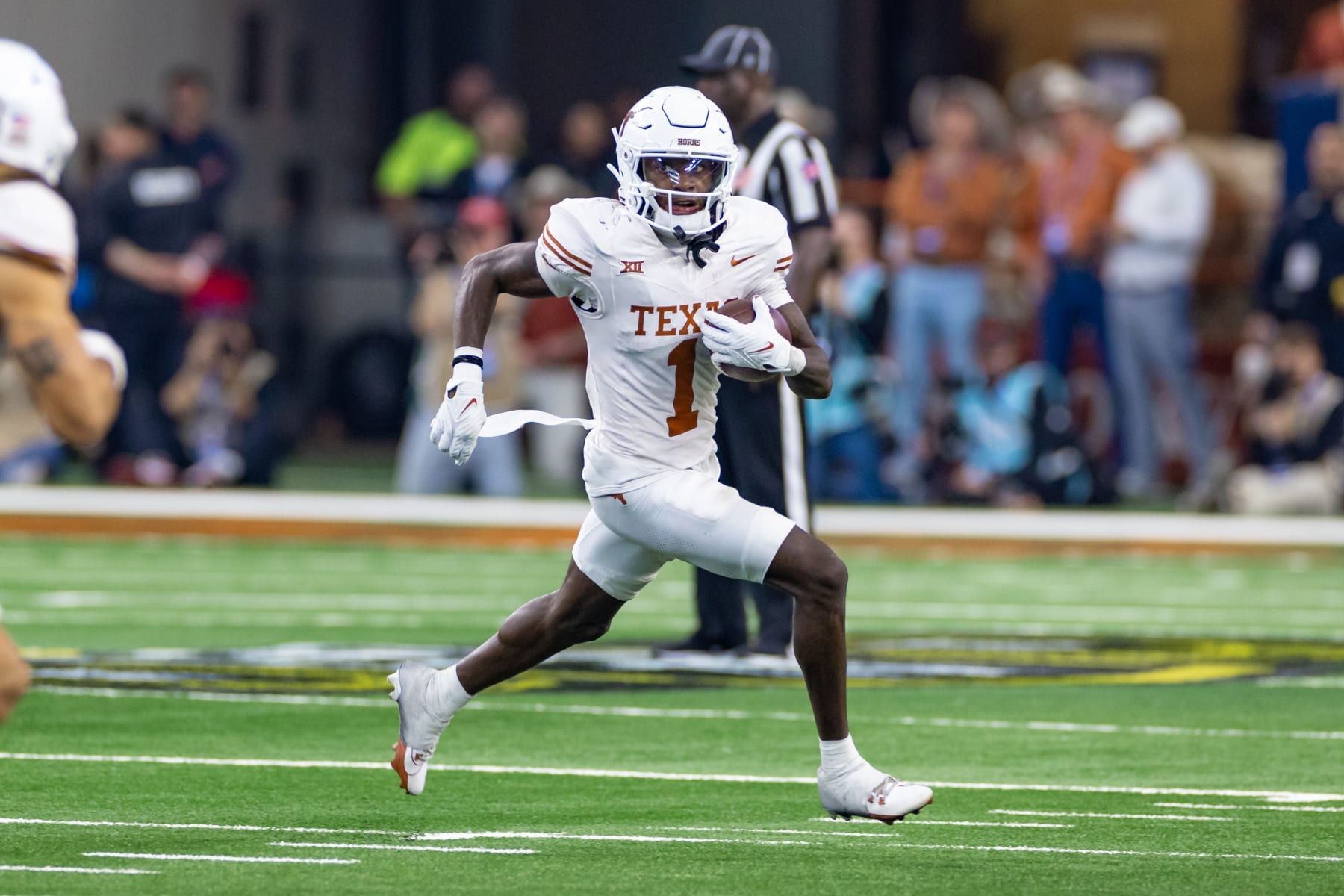 ARLINGTON, TX - DECEMBER 02: Texas Longhorns wide receiver Xavier Worthy (#1) runs up field after a catch during the Big 12 Championship football game between the Texas Longhorns and Oklahoma State Cowboys on December 02, 2023 at AT&T Studium in Arlington, Texas. (Photo by Matthew Visinsky/Icon Sportswire via Getty Images)