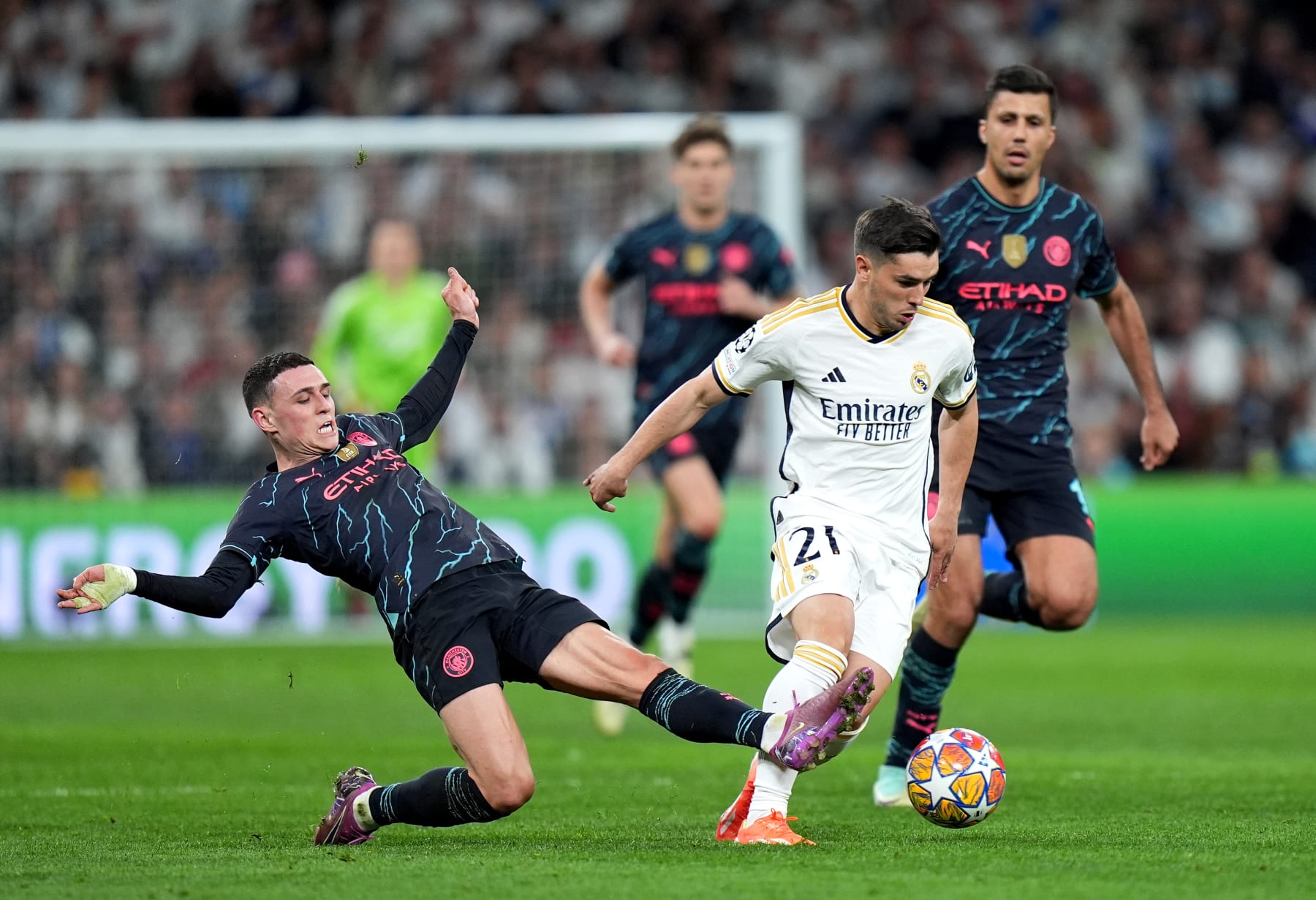 MADRID, SPAIN - APRIL 09: Brahim Diaz of Real Madrid is challenged by Phil Foden of Manchester City during the UEFA Champions League quarter-final first leg match between Real Madrid CF and Manchester City at Estadio Santiago Bernabeu on April 09, 2024 in Madrid, Spain. (Photo by Angel Martinez/Getty Images)