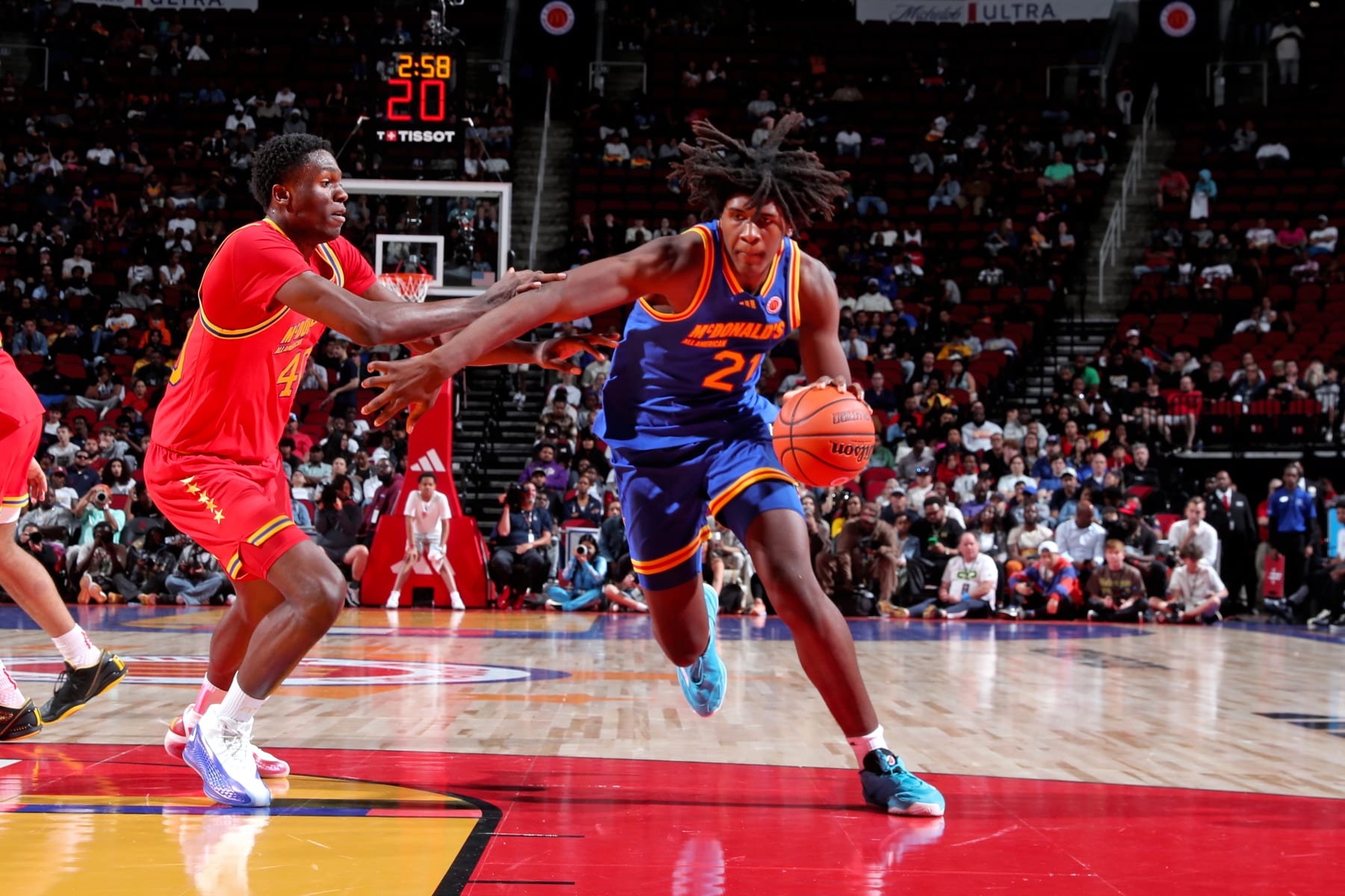 HOUSTON, TX - APRIL 02: McDonalds All American East forward Jayden Quaintance (21) drives to the basket during the 2024 McDonald's All American Boys Game on April 2, 2024 at the Toyota Center in Houston, Texas. (Photo by Brian Spurlock/Icon Sportswire via Getty Images)