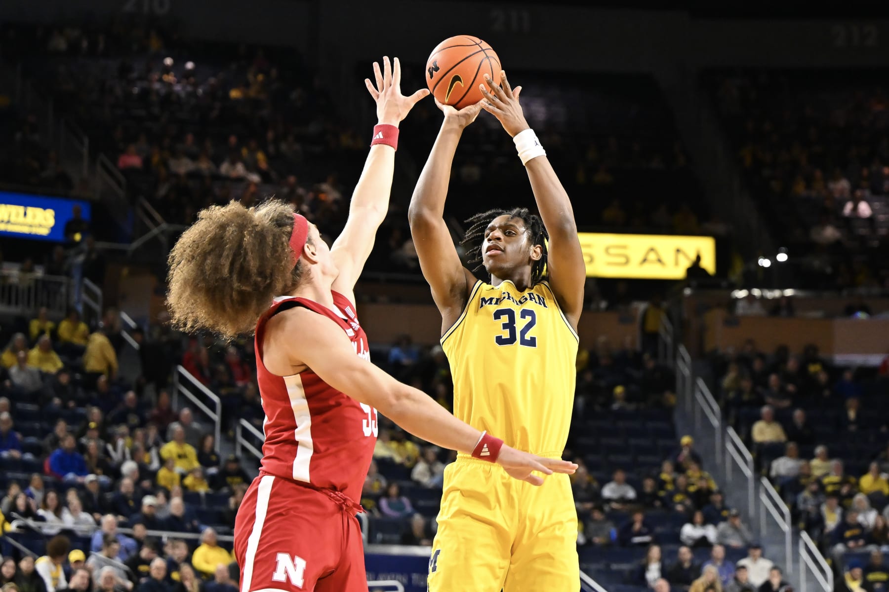 ANN ARBOR, MICHIGAN - MARCH 10: Tarris Reed Jr. #32 of the Michigan Wolverines shoots the ball against the Nebraska Cornhuskers during the first half at Crisler Arena on March 10, 2024 in Ann Arbor, Michigan. (Photo by Luke Hales/Getty Images)