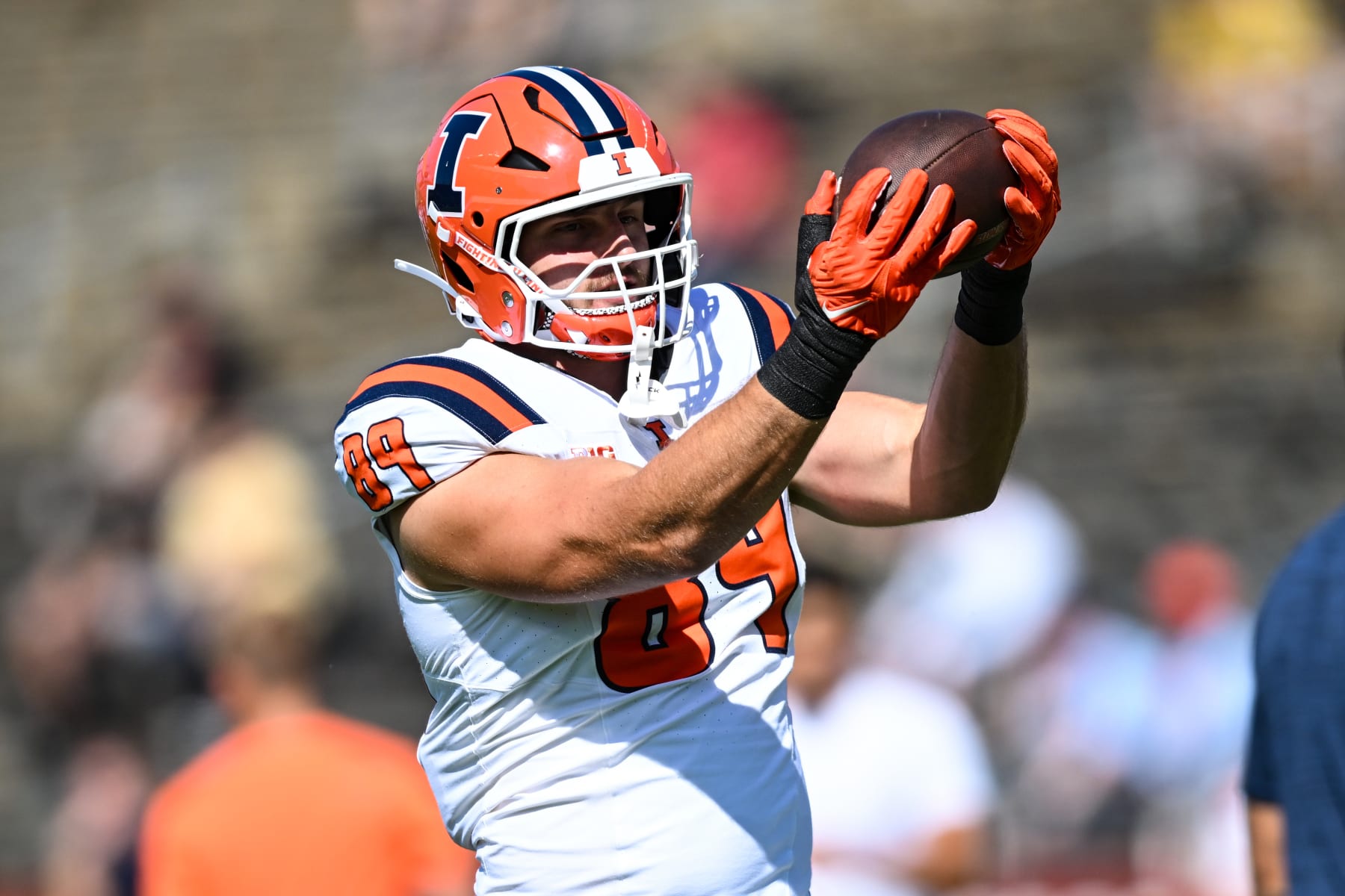 WEST LAFAYETTE, IN - SEPTEMBER 30: Illinois TE Tip Reiman (89) prior to a college football game between the Illinois Fighting Illini and Purdue Boilermakers on September 30, 2023 at Ross-Ade Stadium in West Lafayette, IN.  (Photo by James Black/Icon Sportswire via Getty Images