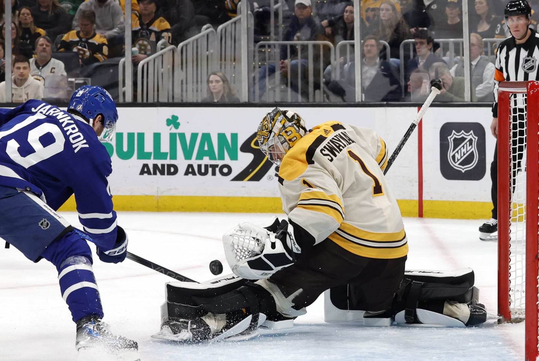 BOSTON, MA - MARCH 07: Boston Bruins goalie Jeremy Swayman (1) stops Toronto Maple Leafs winger Calle Jarnkrok (19) during a game between the Boston Bruins and the Toronto Maple Leafs on March 7, 2024, at TD Garden in Boston, Massachusetts. (Photo by Fred Kfoury III/Icon Sportswire via Getty Images)