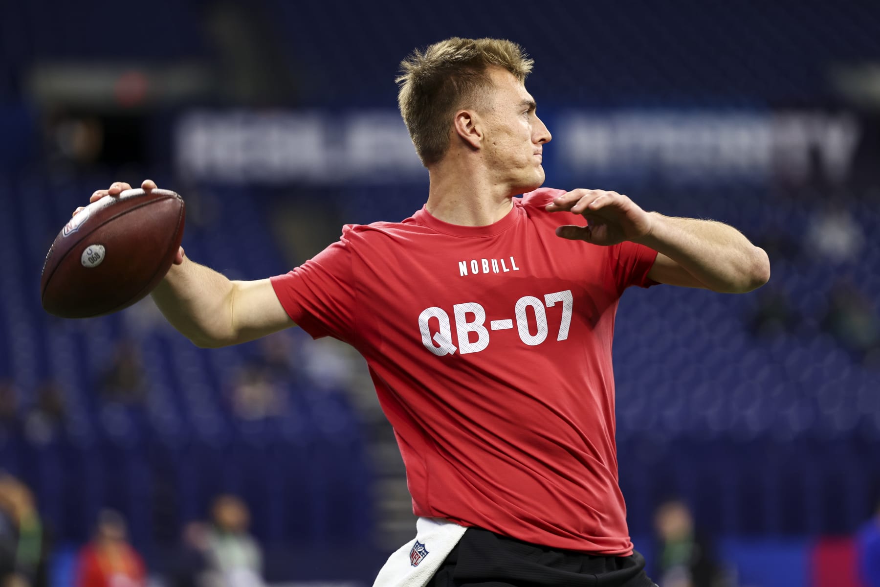 INDIANAPOLIS, INDIANA - MARCH 2: Bo Nix #QB07 of Oregon participates in a drill during the NFL Combine at the Lucas Oil Stadium on March 2, 2024 in Indianapolis, Indiana. (Photo by Kevin Sabitus/Getty Images)