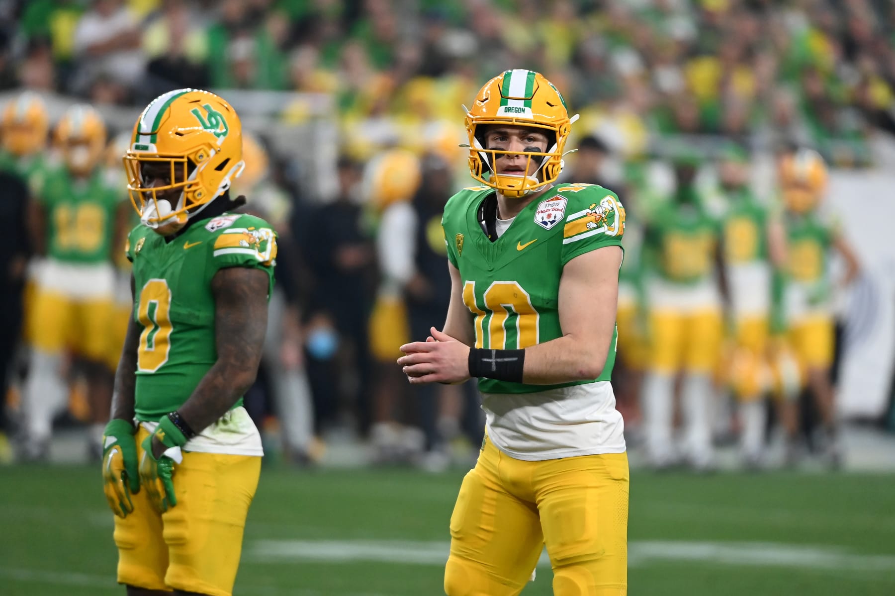 GLENDALE, ARIZONA - JANUARY 01: Bo Nix #10 of the Oregon Ducks gets ready to take a shotgun snap against the Liberty Flames during the 2023 Vrbo Fiesta Bowl game at State Farm Stadium on January 01, 2024 in Glendale, Arizona. (Photo by Norm Hall/Getty Images)